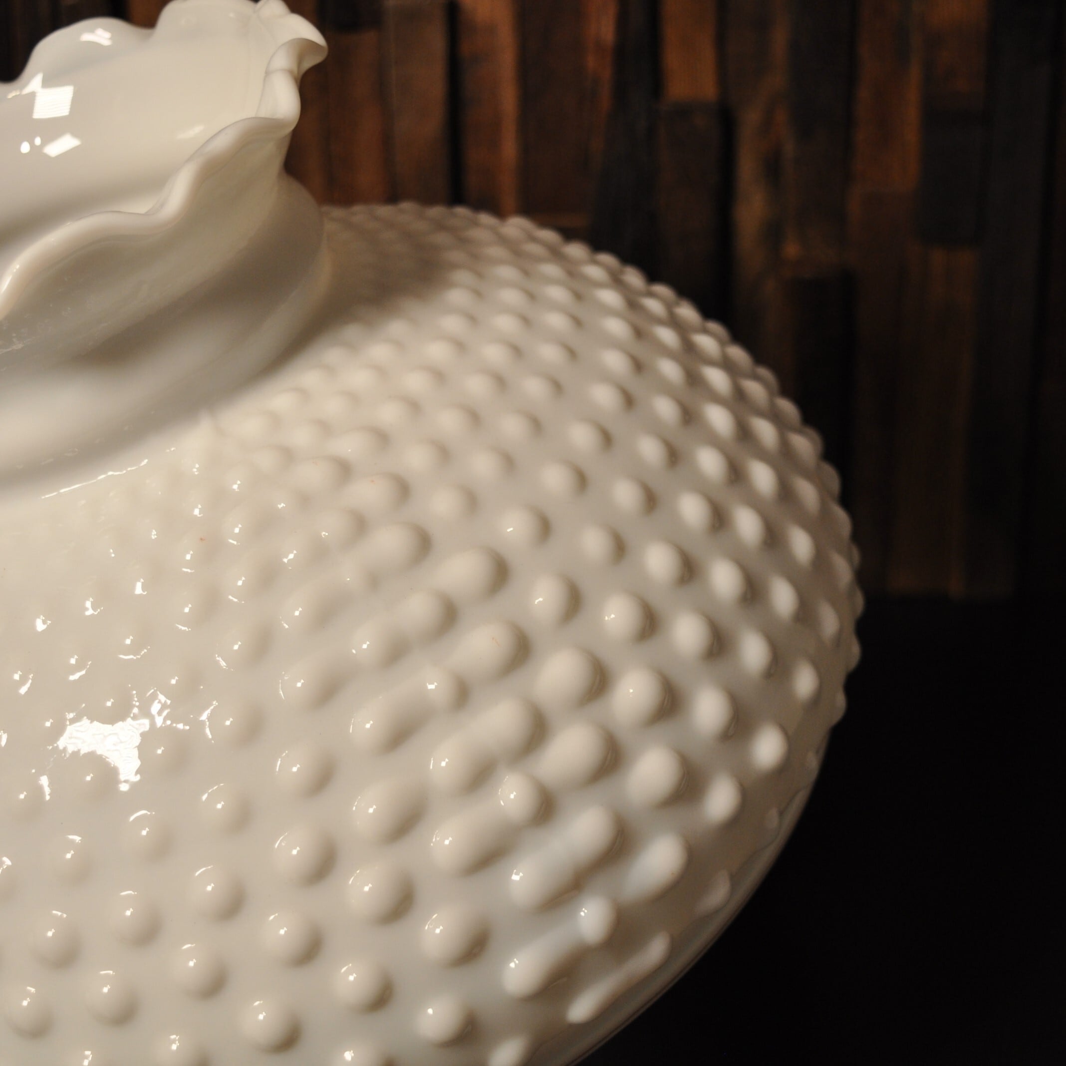 ホブネイル柄 ミルクガラスシェード クイックライト MILK GLASS SHADE