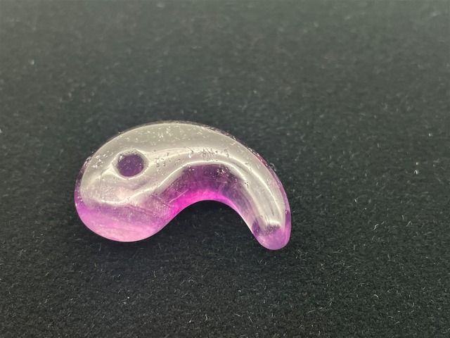 勾玉（アメジスト）