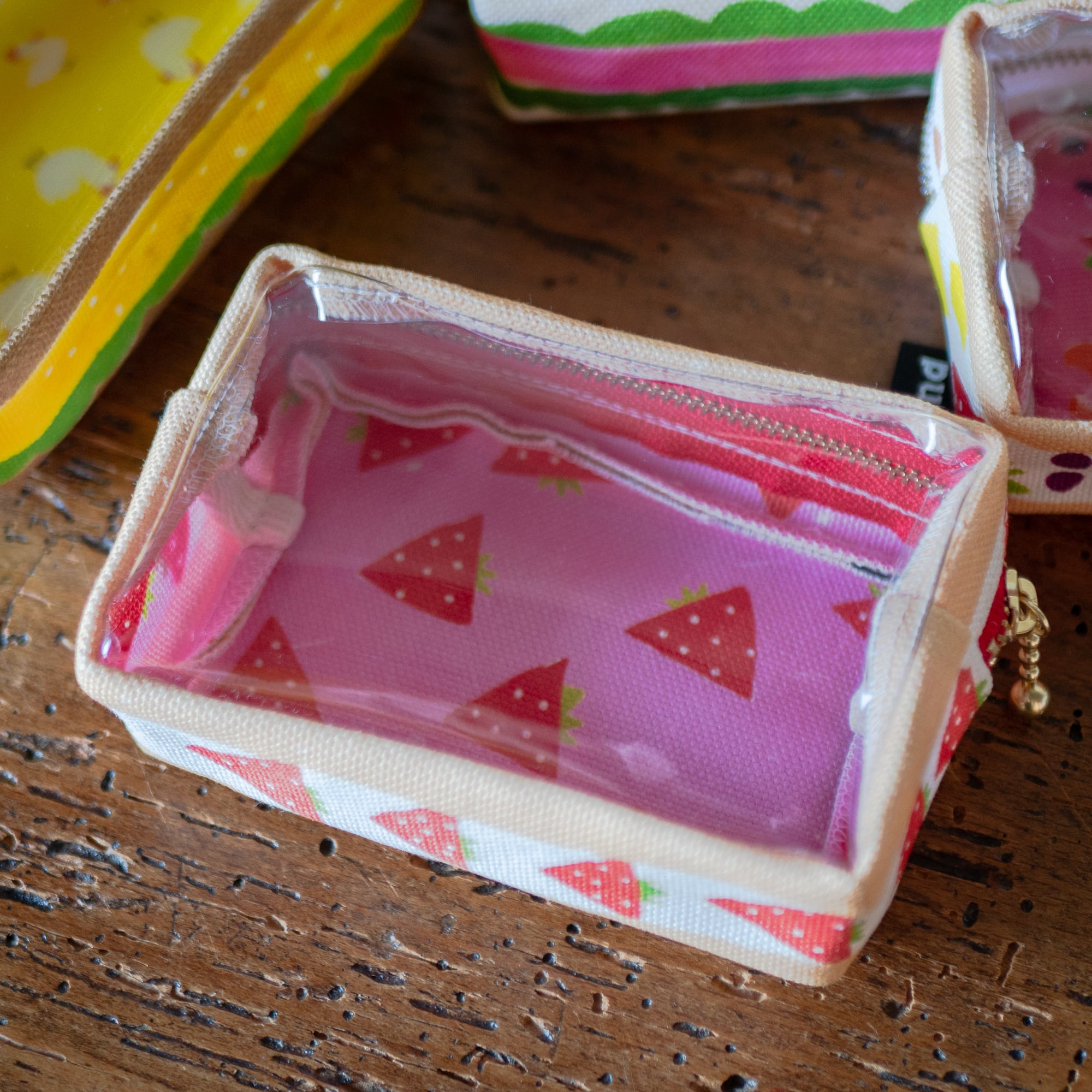 四角サンドのクリアポーチ