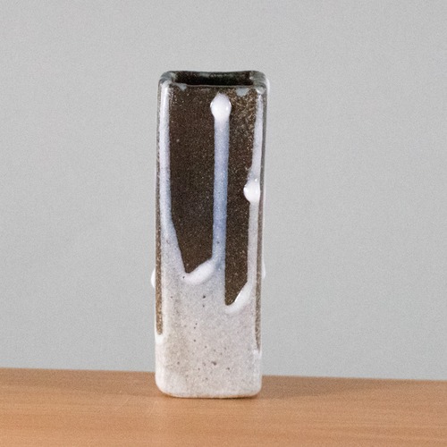 灰志野 角花入　　Kaiyu(Ash Glaze) Square Flower Vase