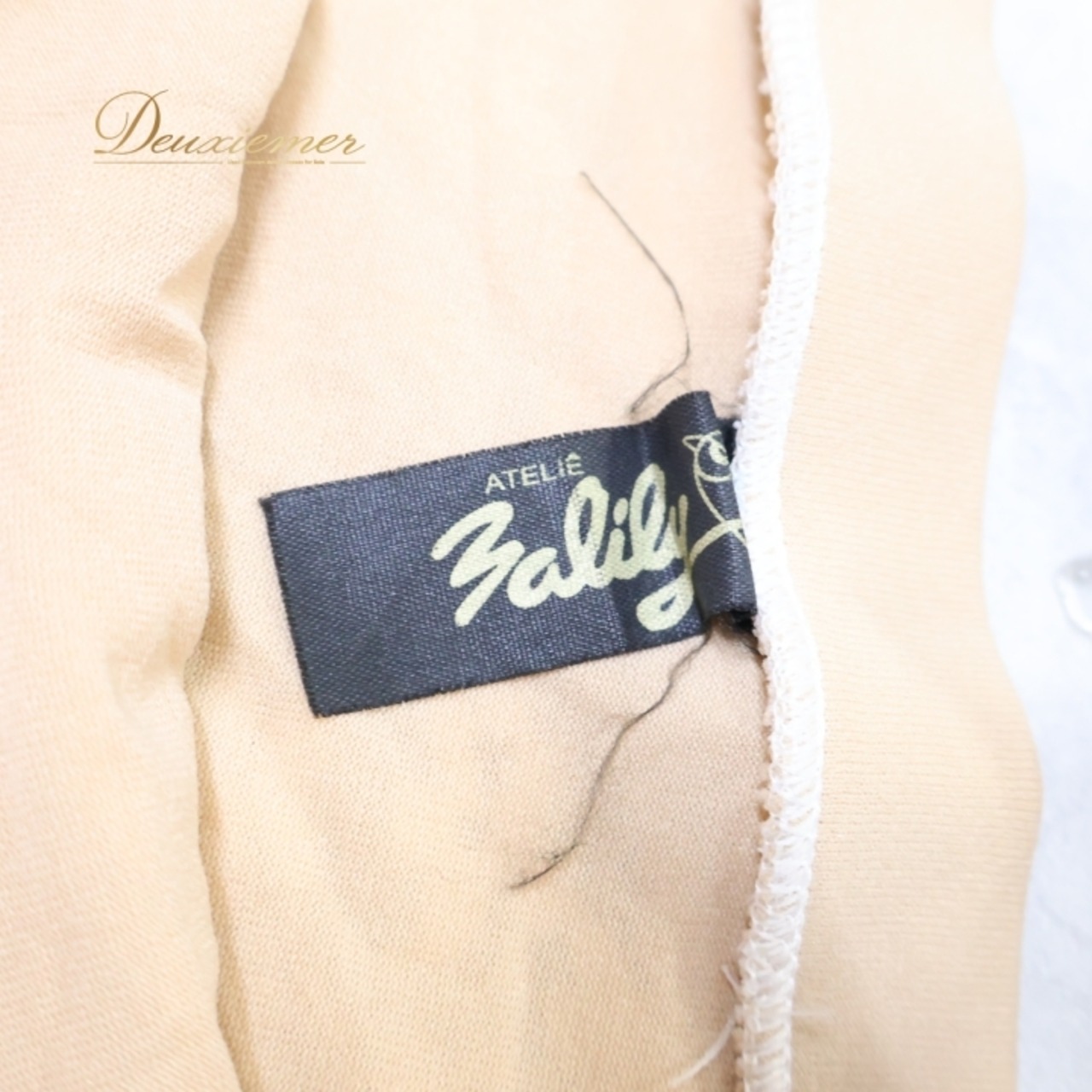 ベリーダンス オリエンタル 衣装 上下セット ホワイト系 トップス スカート ベルト ラインストーン」ビーズ 豪華 装飾 白 金 レース 上品 明るい 花 華やか かわいい ダンス衣装 フリル イベント ステージ キラキラ ピンク系 ゴールド系