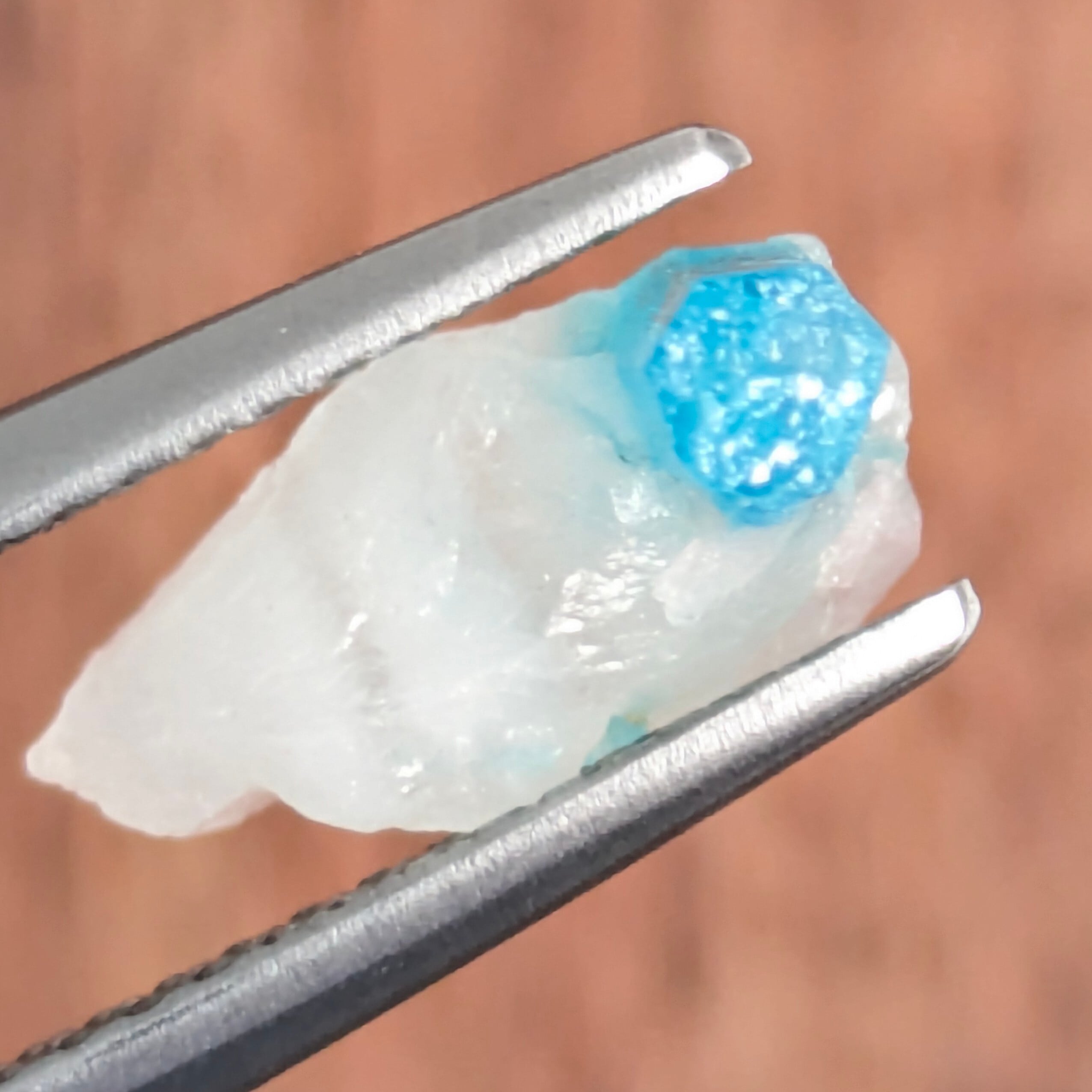 パライバトルマリン原石⑰ モザンビーク産パライバトルマリン 3.5mm/0.172ctルース