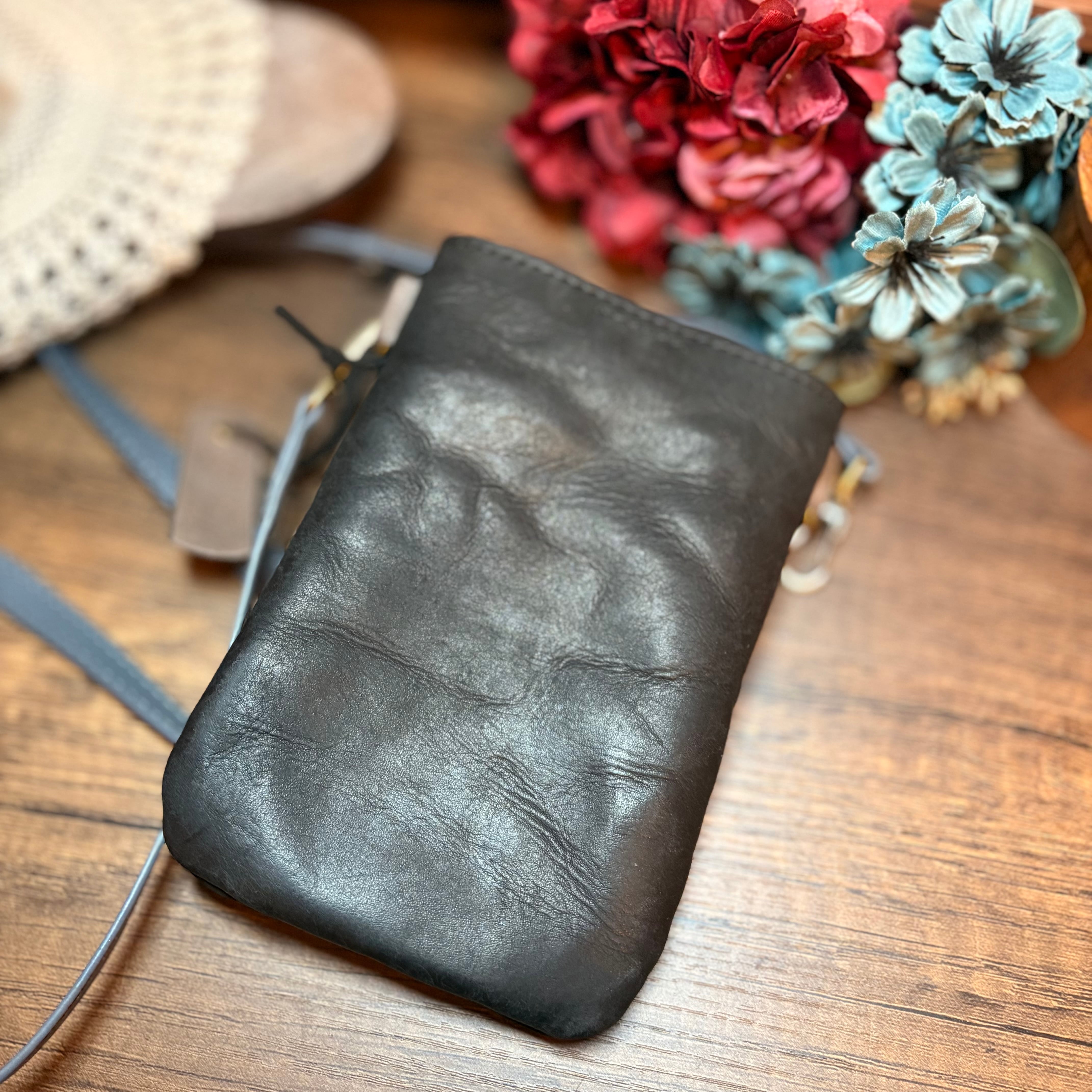 刻印名入れタグ付き】インド刺繍リボンとレザーで作ったスマホ