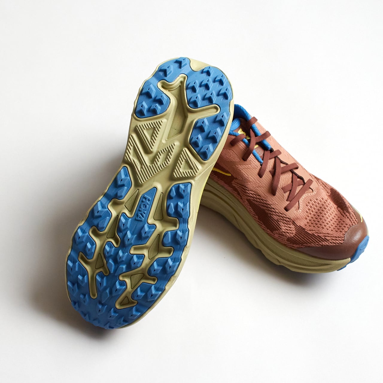 ハルカ HOKA（ホカ）CHALLENGER 8 -メープル / カルダモン メンズ トレイル