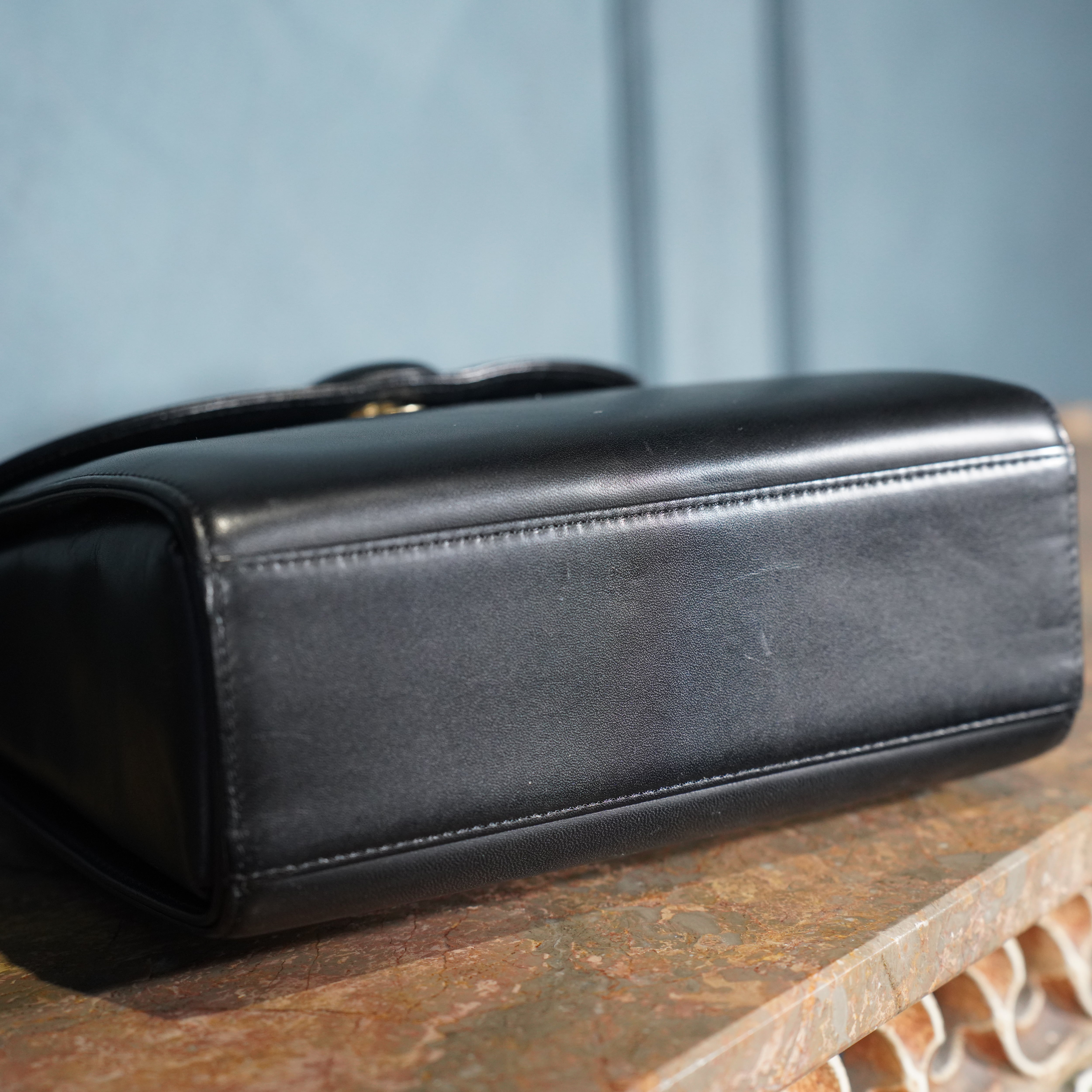 【美品】GIVENCHY　オールレザー　ビジネスバッグ　シボ革　ロゴ片押し 美品】GIVENCHY オールレザー ビジネスバッグ シボ革 ロゴ片押し 美品