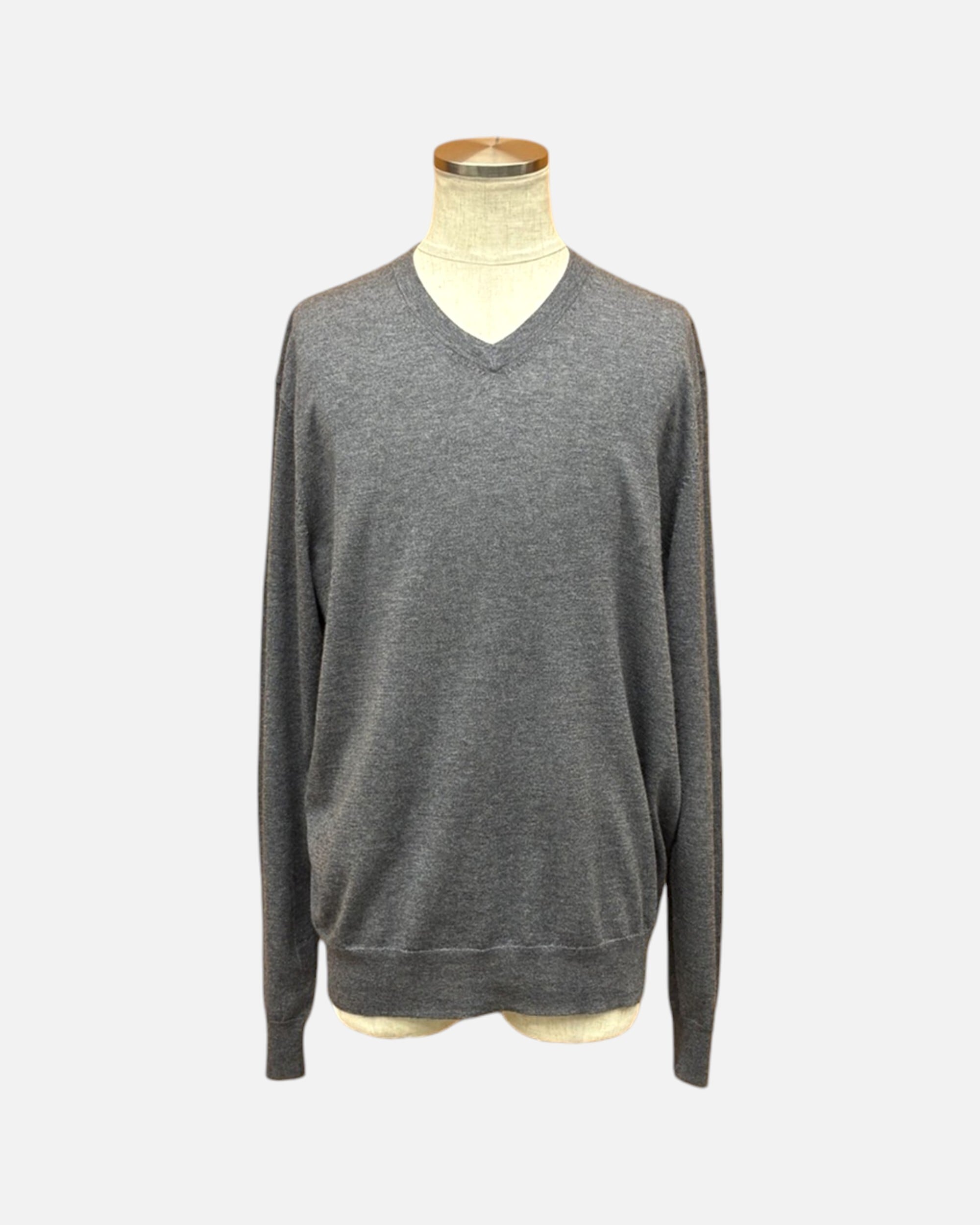 NEIMAN MARCUS v-neck cashmere knit