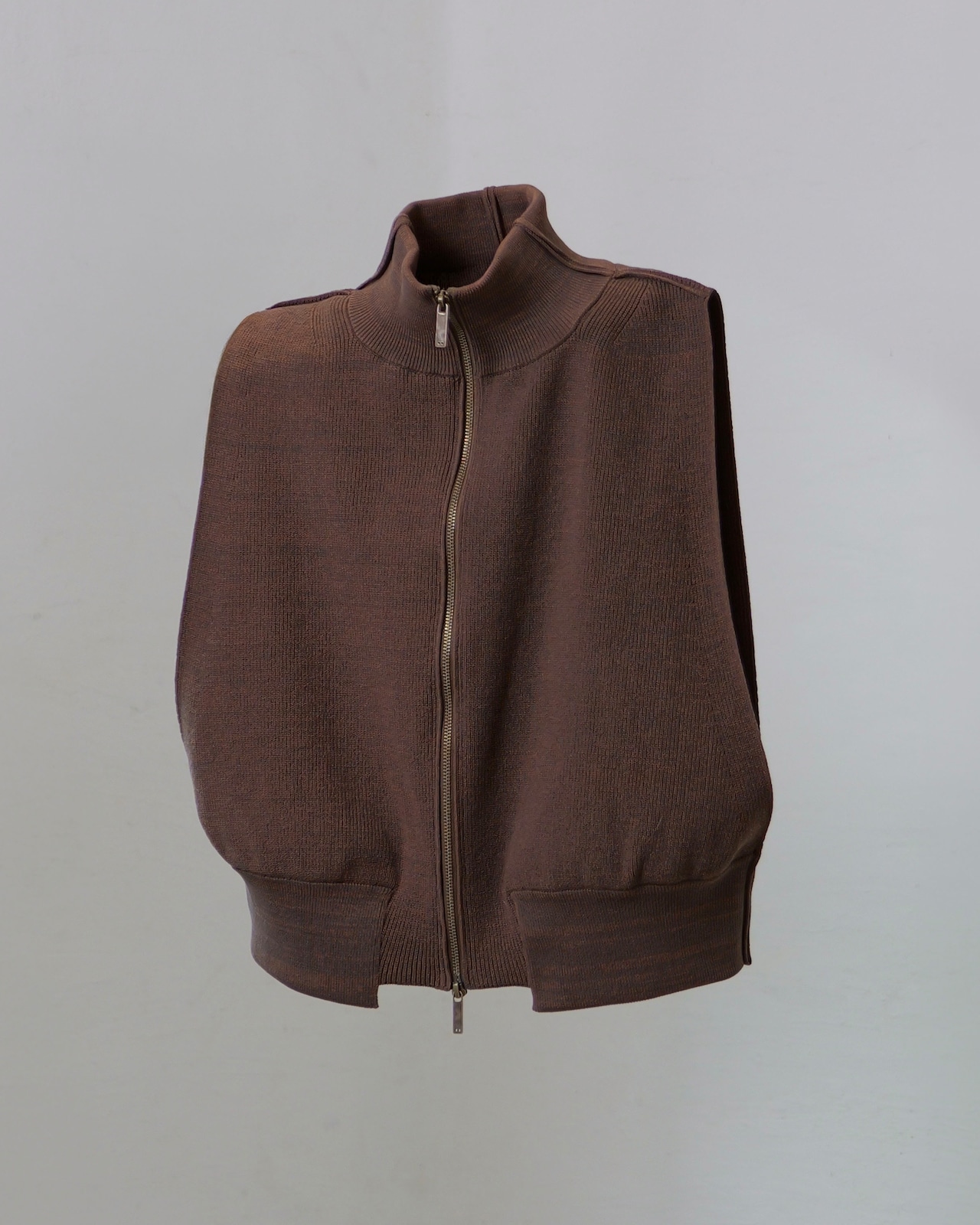 i’m here - Driver’s Knit Vest :Brown|前後スイッチ/ダブルファスナー/立体リンクス