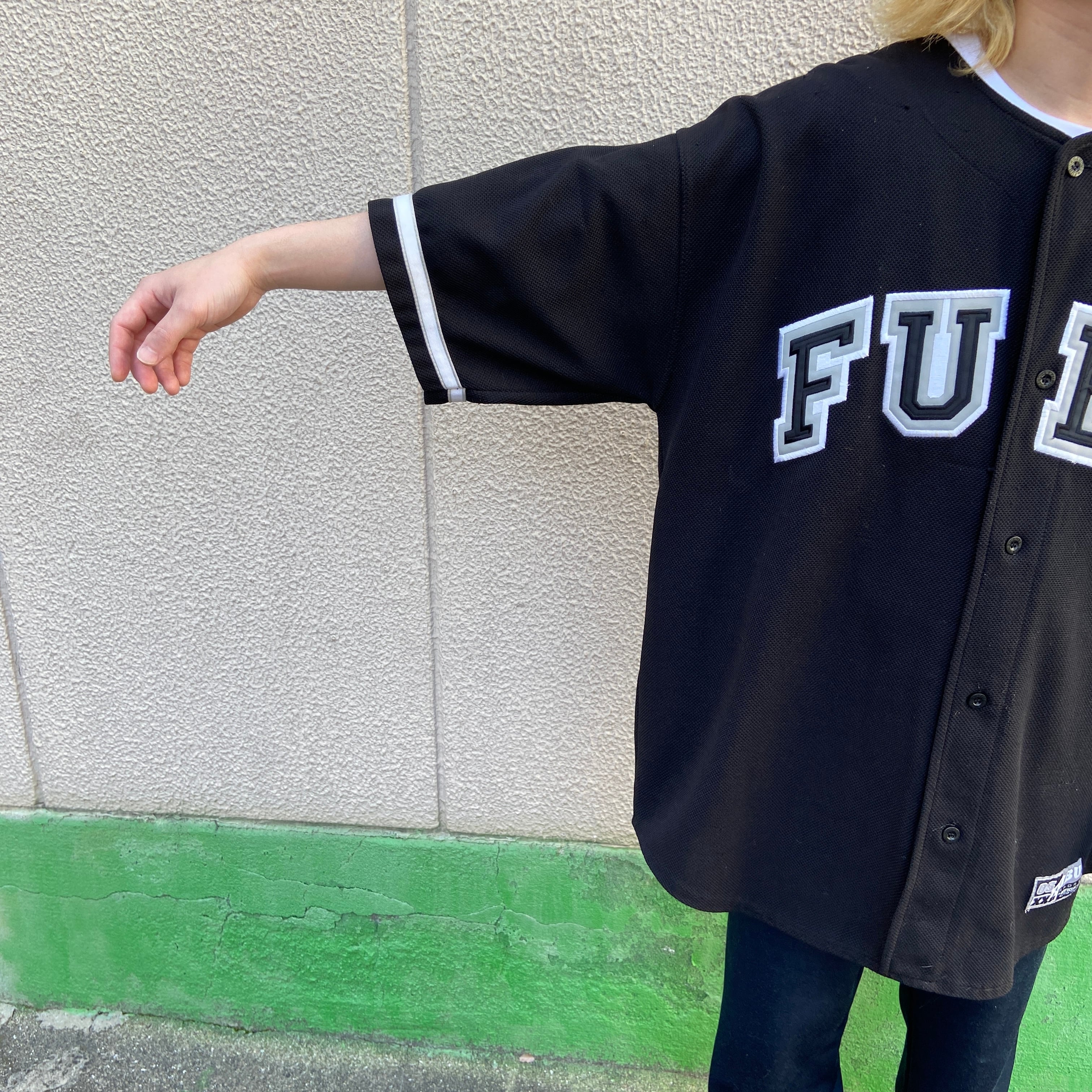 90s FUBU SPORTS 刺繍ワッペンロゴベースボールシャツ ブラック 90s FUBU SPORTS 刺繍ワッペンロゴベースボールシャツ ブラック