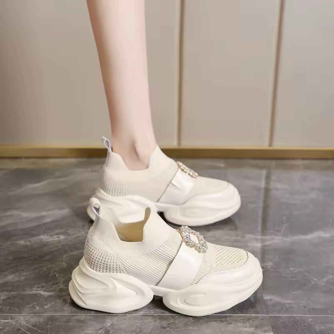 クリスタルビジュースニーカー