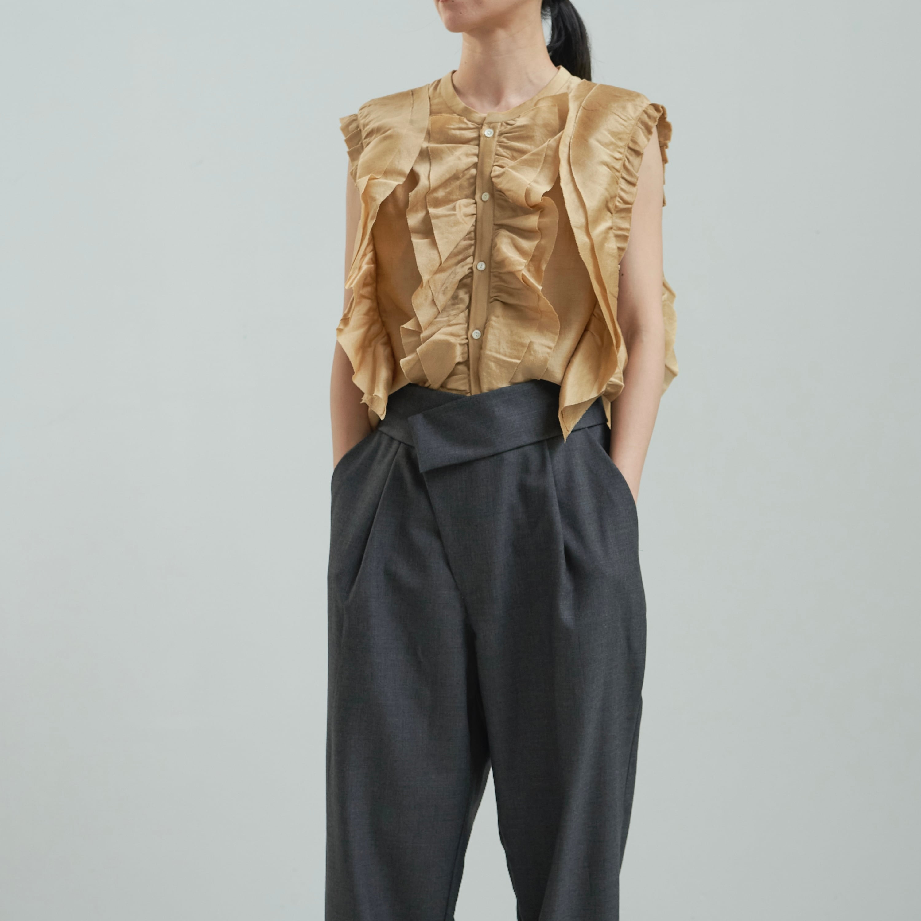 WONDER FULL LIFE(ワンダフルライフ) BIRD BLOUSE CAMEL | Debby