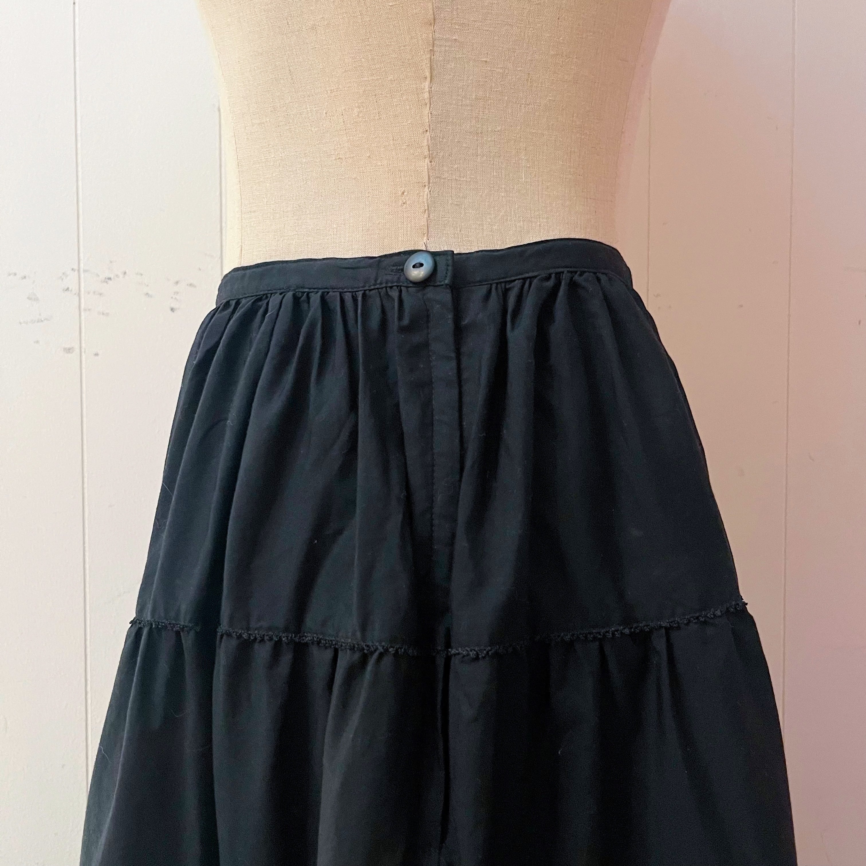 KETTY / black frill tiered skirt