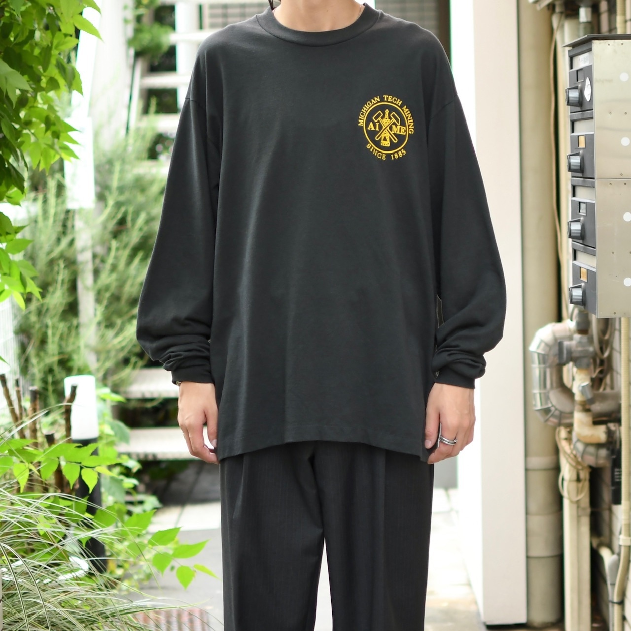 92's husky print long sleeve college tee
