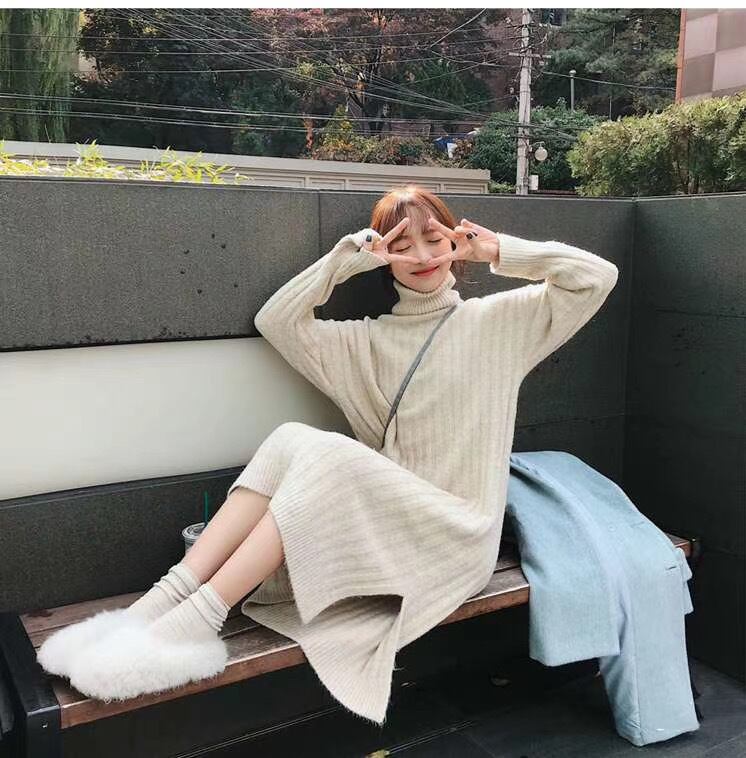 タートルネックニットワンピース