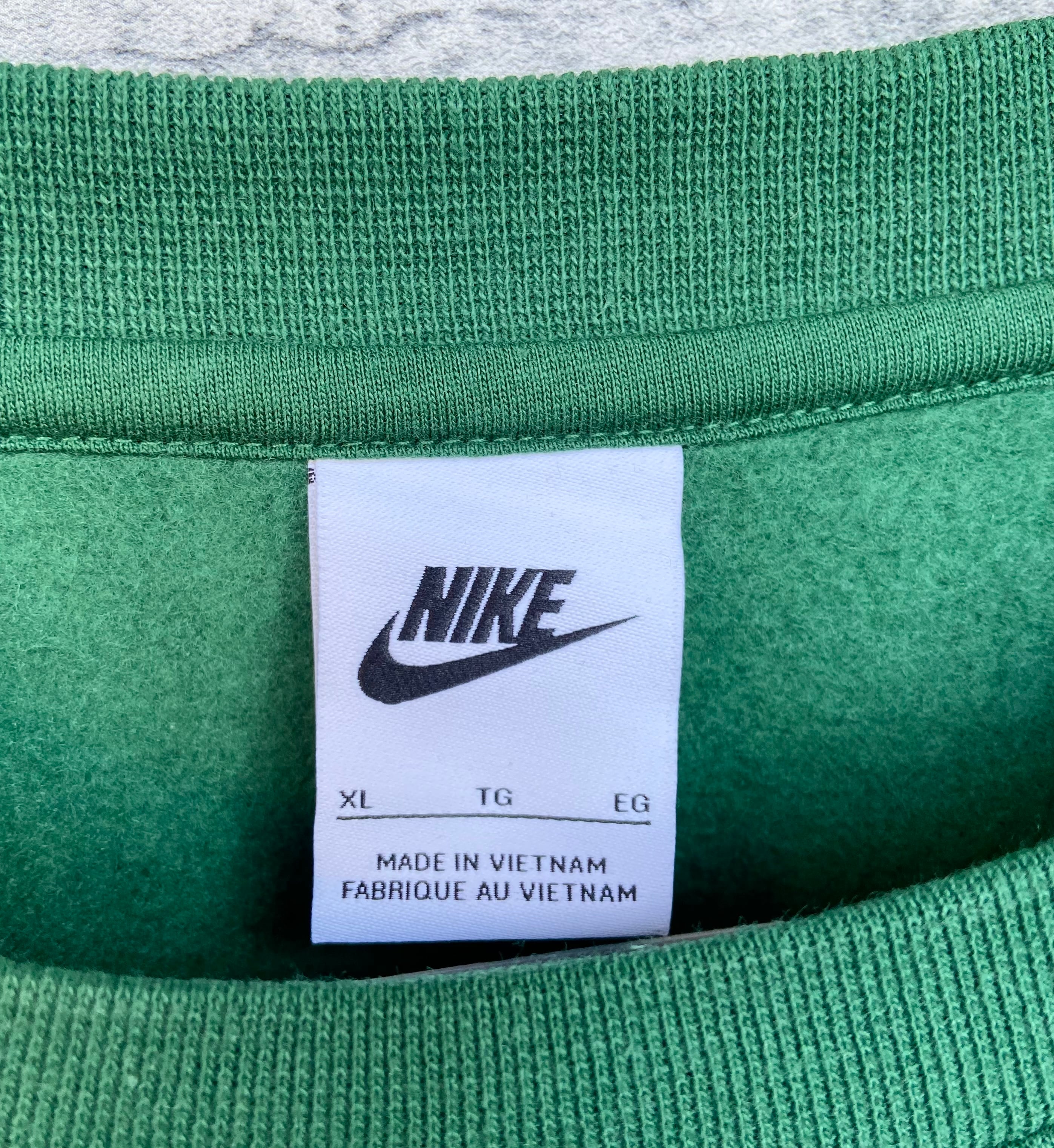 新品 NIKE ナイキ 刺繍スウォッシュ XL スウェット 緑 オーバー 新品 NIKE ナイキ 刺繍スウォッシュ XL スウェット 緑 オーバー