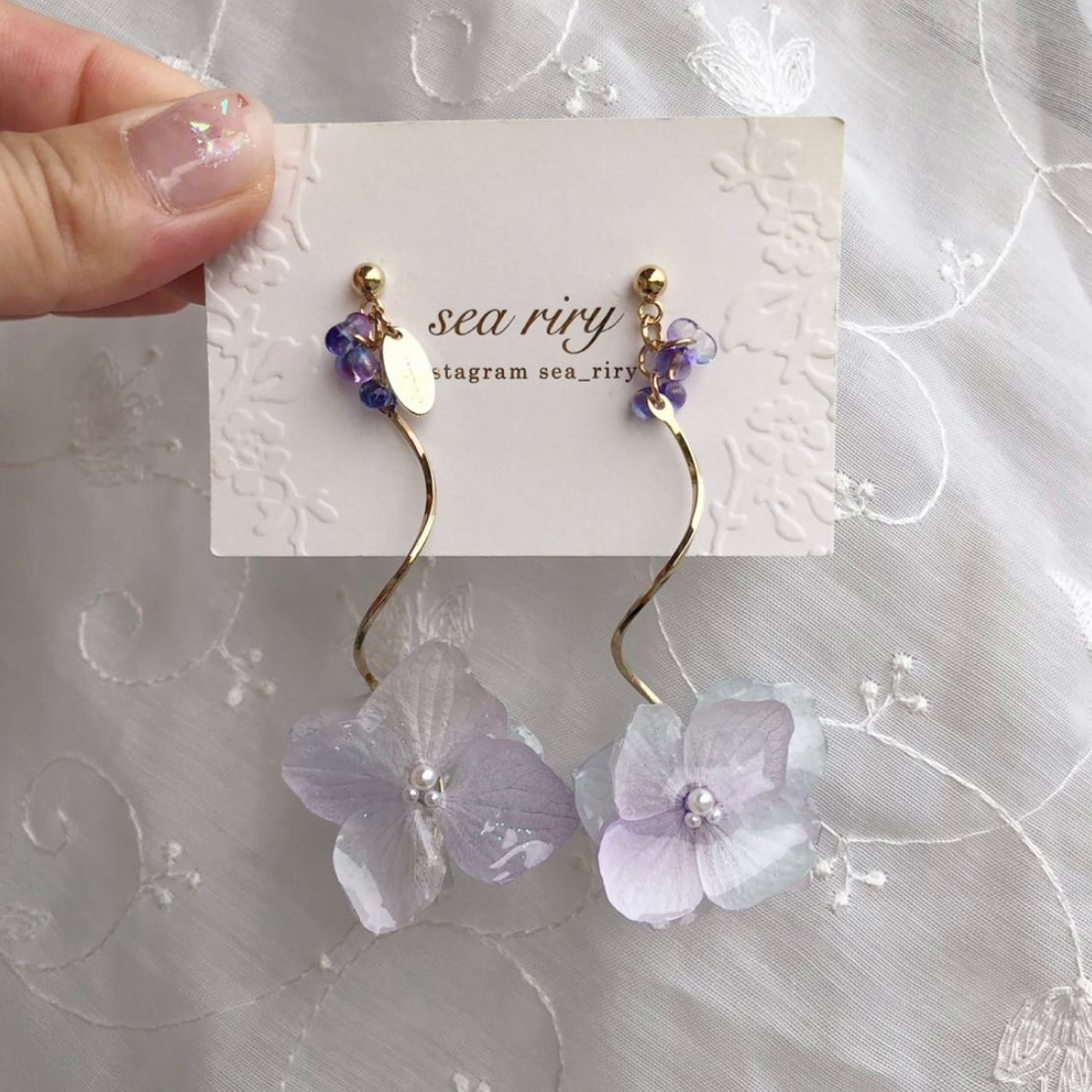 no.835 淡色紫陽花のゆらゆらピアス アジサイ 淡色 パープル ファル