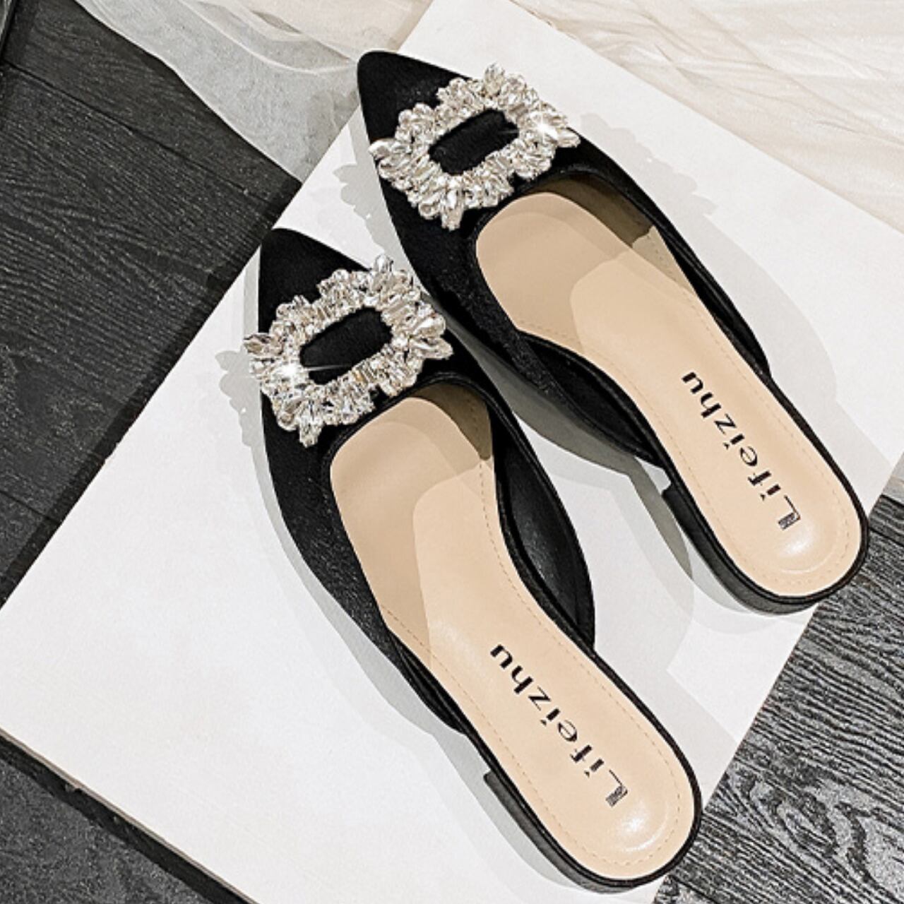 ビジュー バックル スリッポン シューズ-ブラック