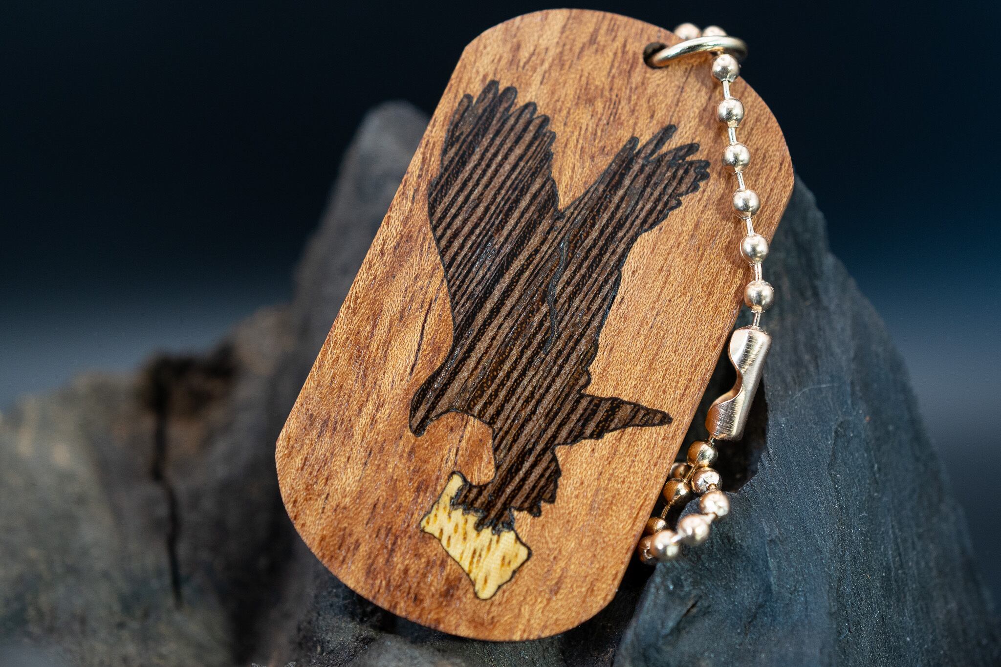 【赤い宝石】 キューバマホガニー ドッグタグ 象嵌 トンビと油揚げ