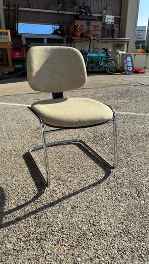 作業用でもダイニング用でも優秀なOKAMURAチェア