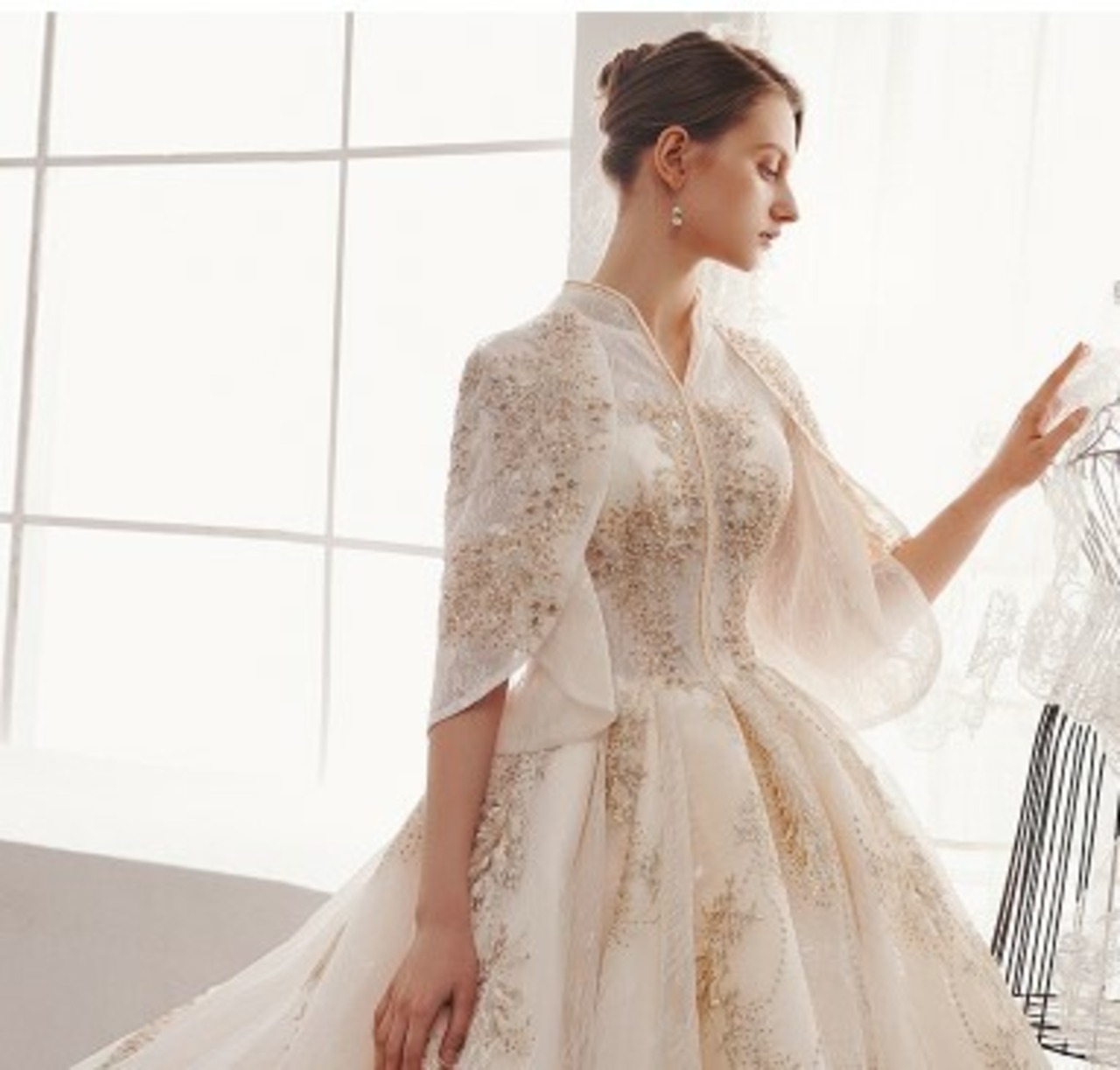 豪華！ ウエディングドレス ボレロ 高級刺繍 ロングトレーン  