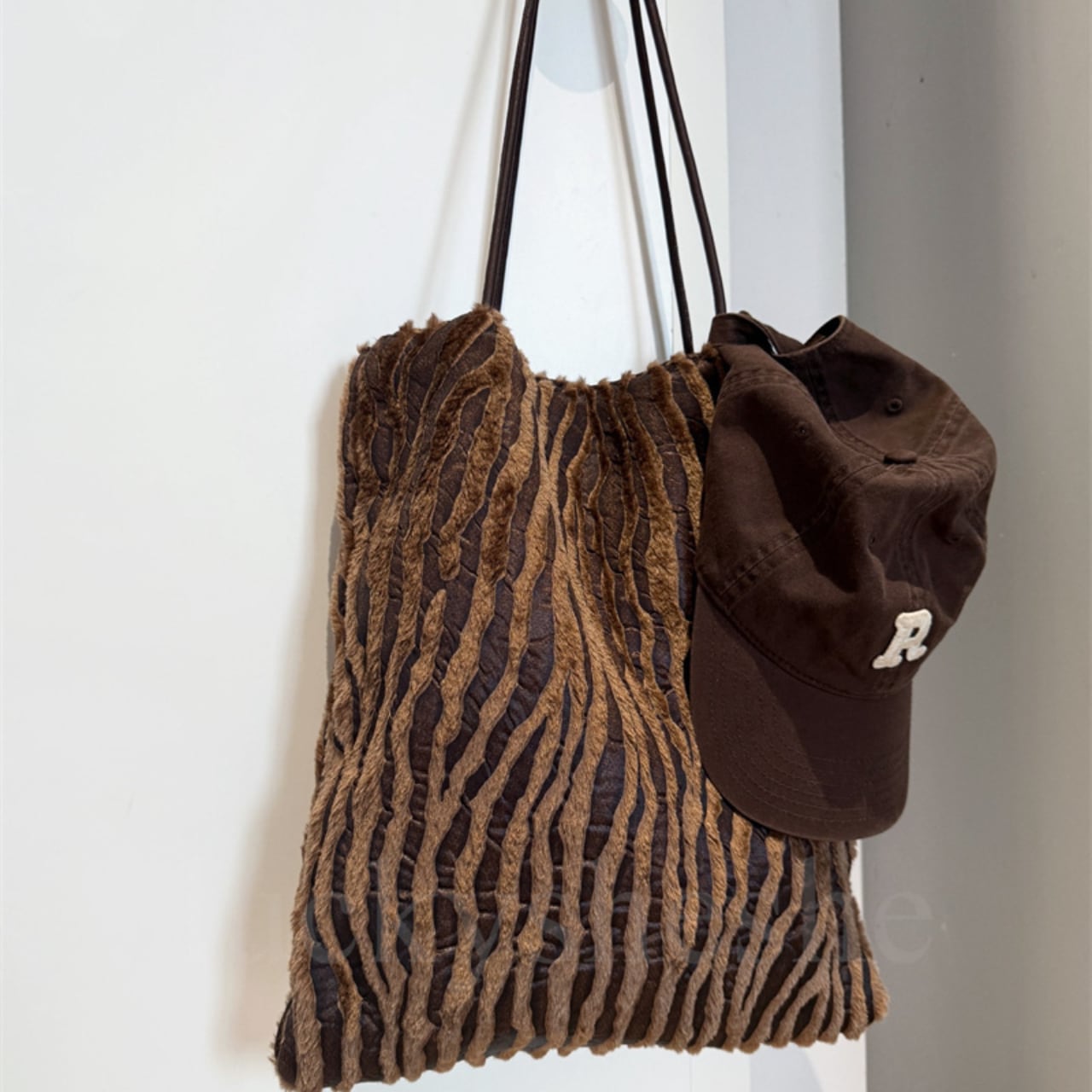 Brown zebra print bag S1721
