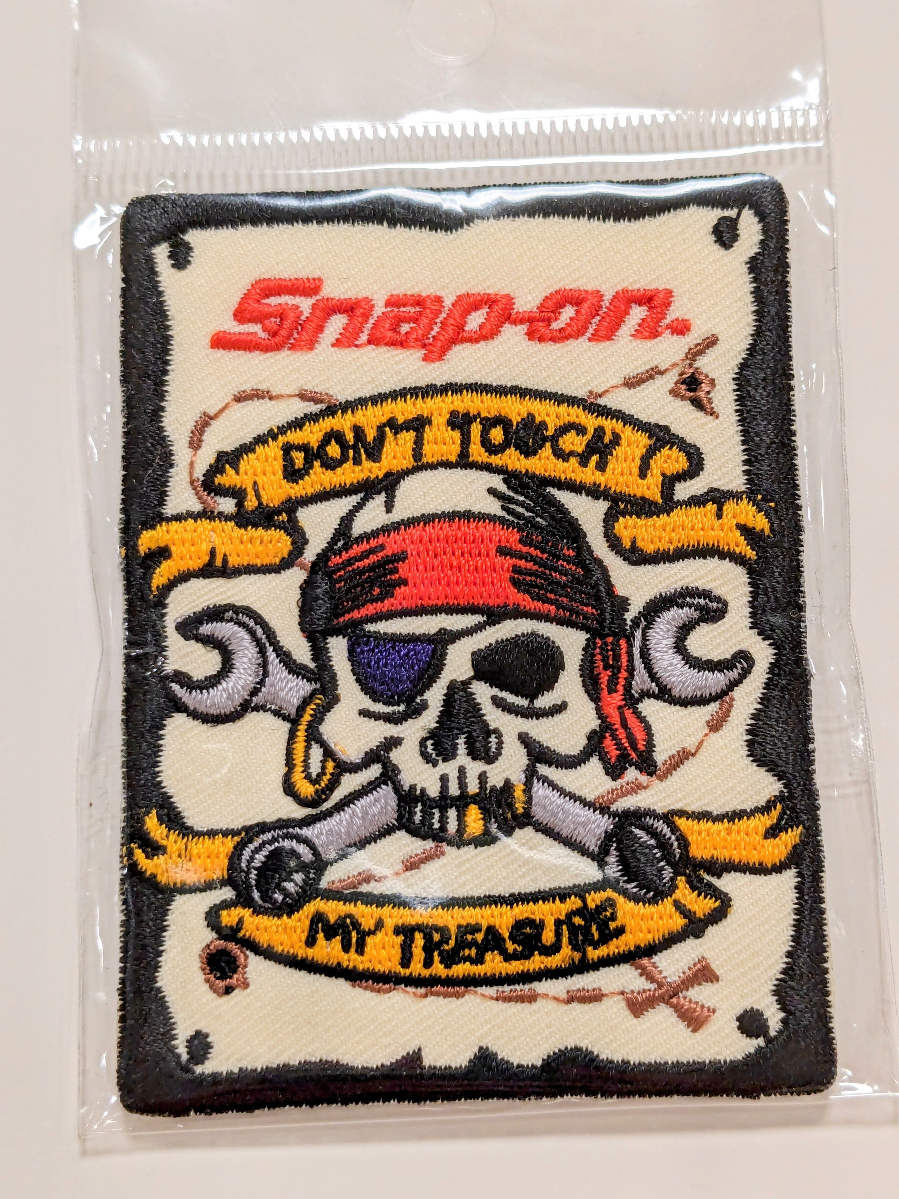 送料無料！ ★刺繍アイロンワッペン★ 【Snap-on スカル 海賊】 〚アメリカン雑貨 アメトイ〛