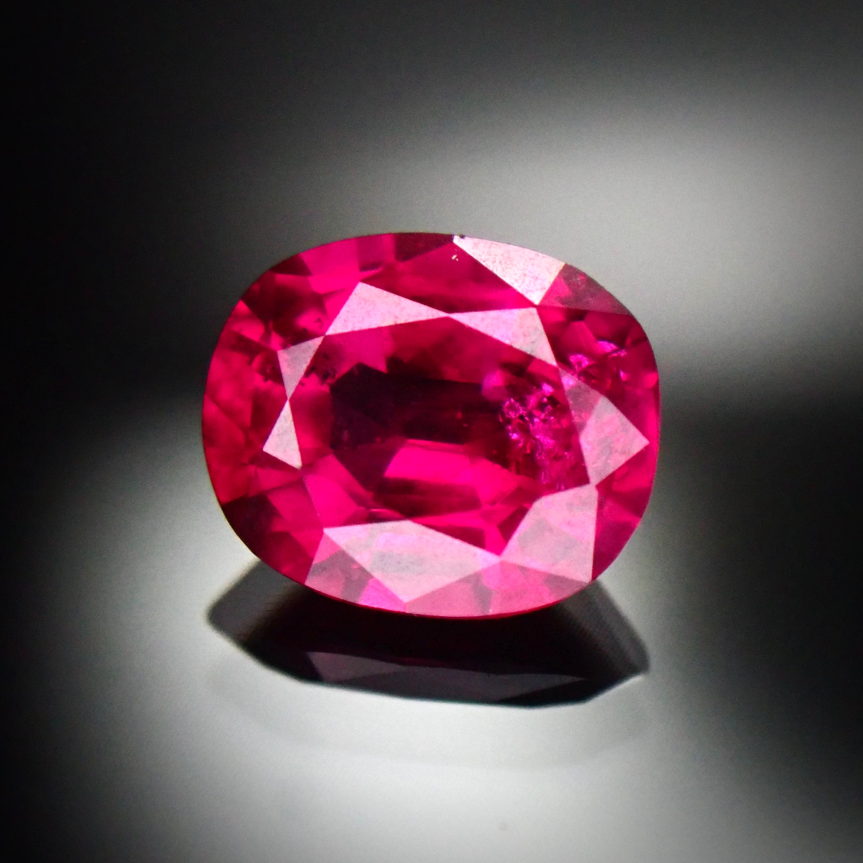 緋色の輝き、非加熱の至宝　0.43ct 非加熱ピジョンブラッドルビー AIGS鑑別書付属 | Frederick’s Gems&Jewelry  powered by BASE