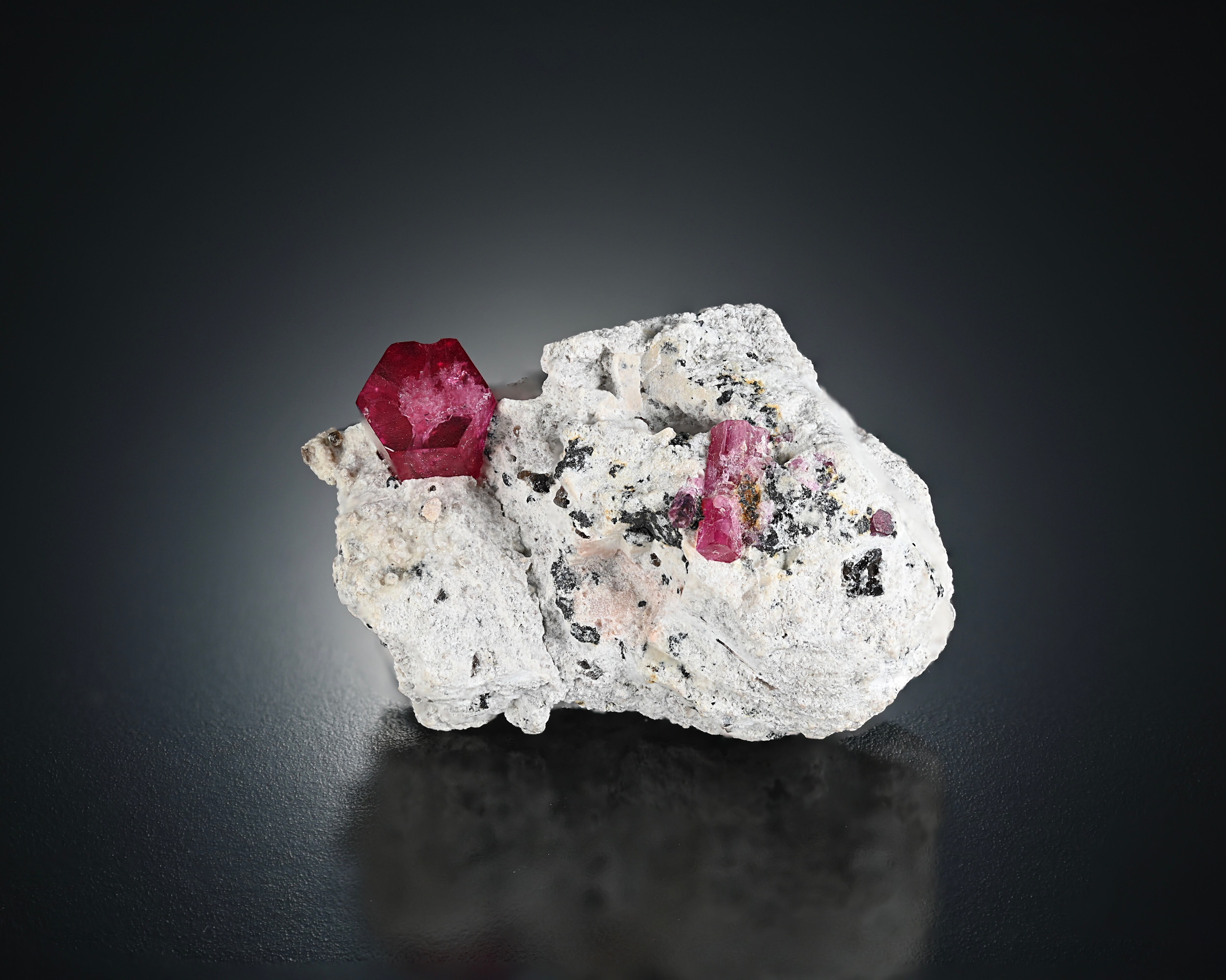 レッドベリル【Red Beryl】アメリカ産 | PEANUTS MINERALS