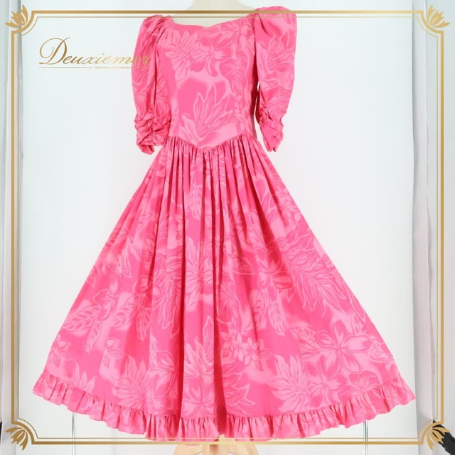 フラダンス 衣装 CC Fashions CCファッション ワンピース ドレス ピンク系 ハワイ製 ワンカラー 長袖 フリル プルメリア柄 ラウアエ柄 かわいい 華やか 鮮やか 明るい ハワイアン アロハ ハワイアンプリント フラ ダンス レッスン 練習
