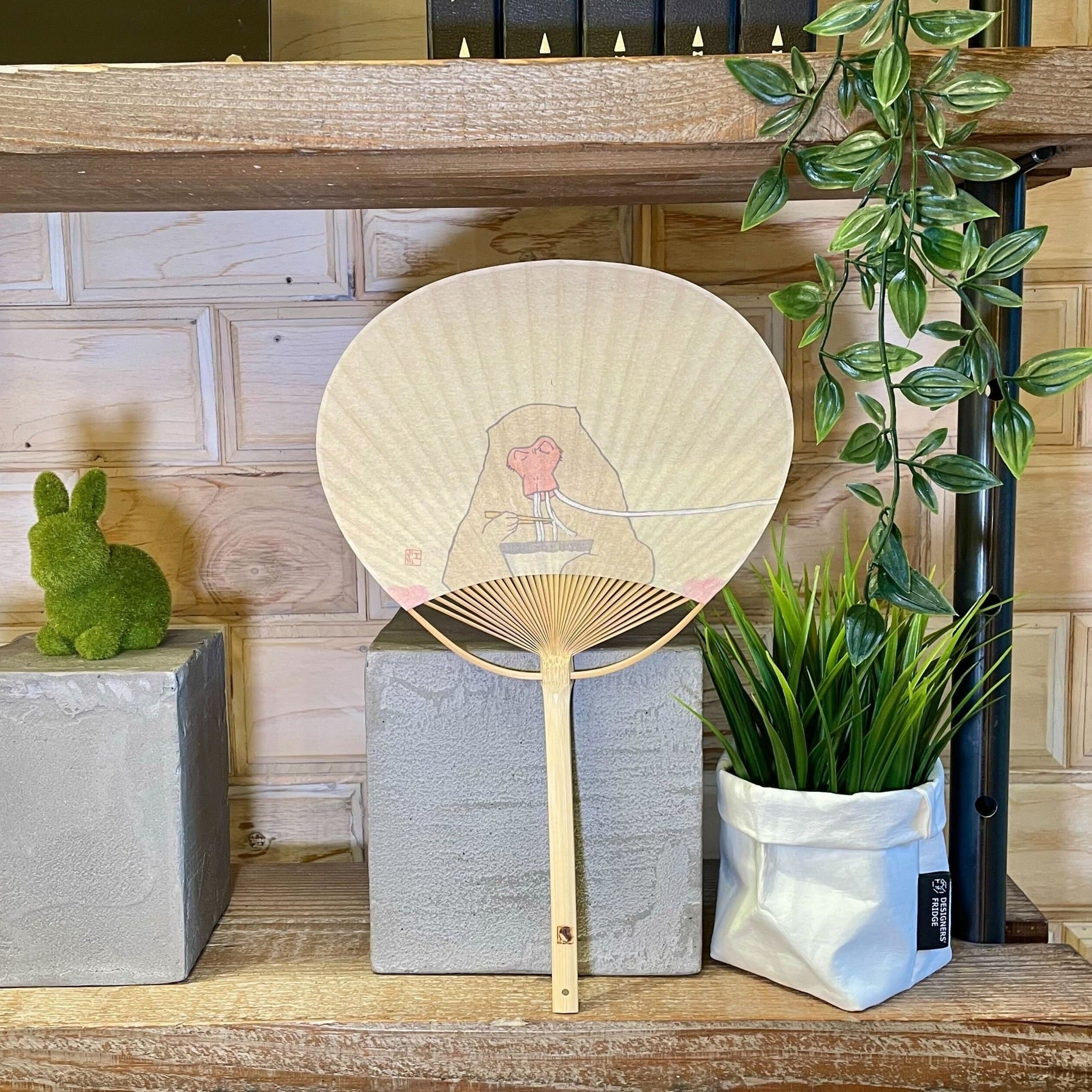 MU005 丸亀うちわ 子ざるの綱引き 「星江美（坂手江美）版画