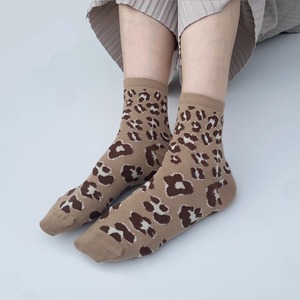 イタリアのブランド「SUSY MiX」からヒョウ柄の靴下【カジュアルなスタイルに】