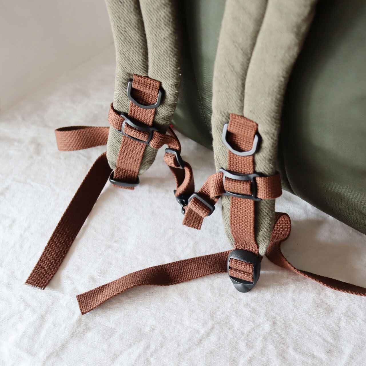 【Deadstock Item】バックパック / Convertible 2WAY Backpack/ スモーキーカーキ×バーガンディ・ボトム