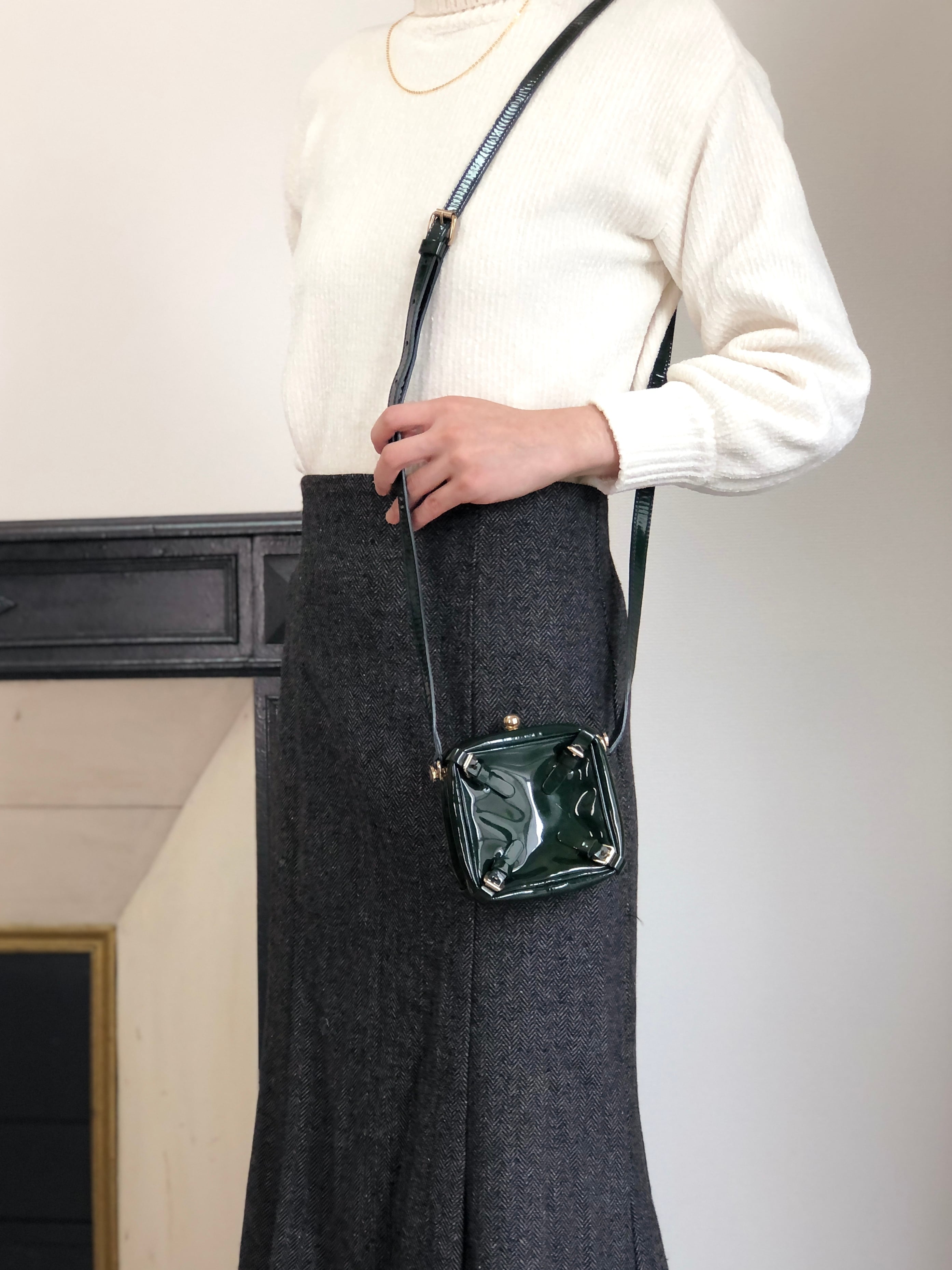 CELINE セリーヌ ショルダーバッグ グリーン エナメルレザー CELINE セリーヌ ショルダーバッグ グリーン エナメルレザー
