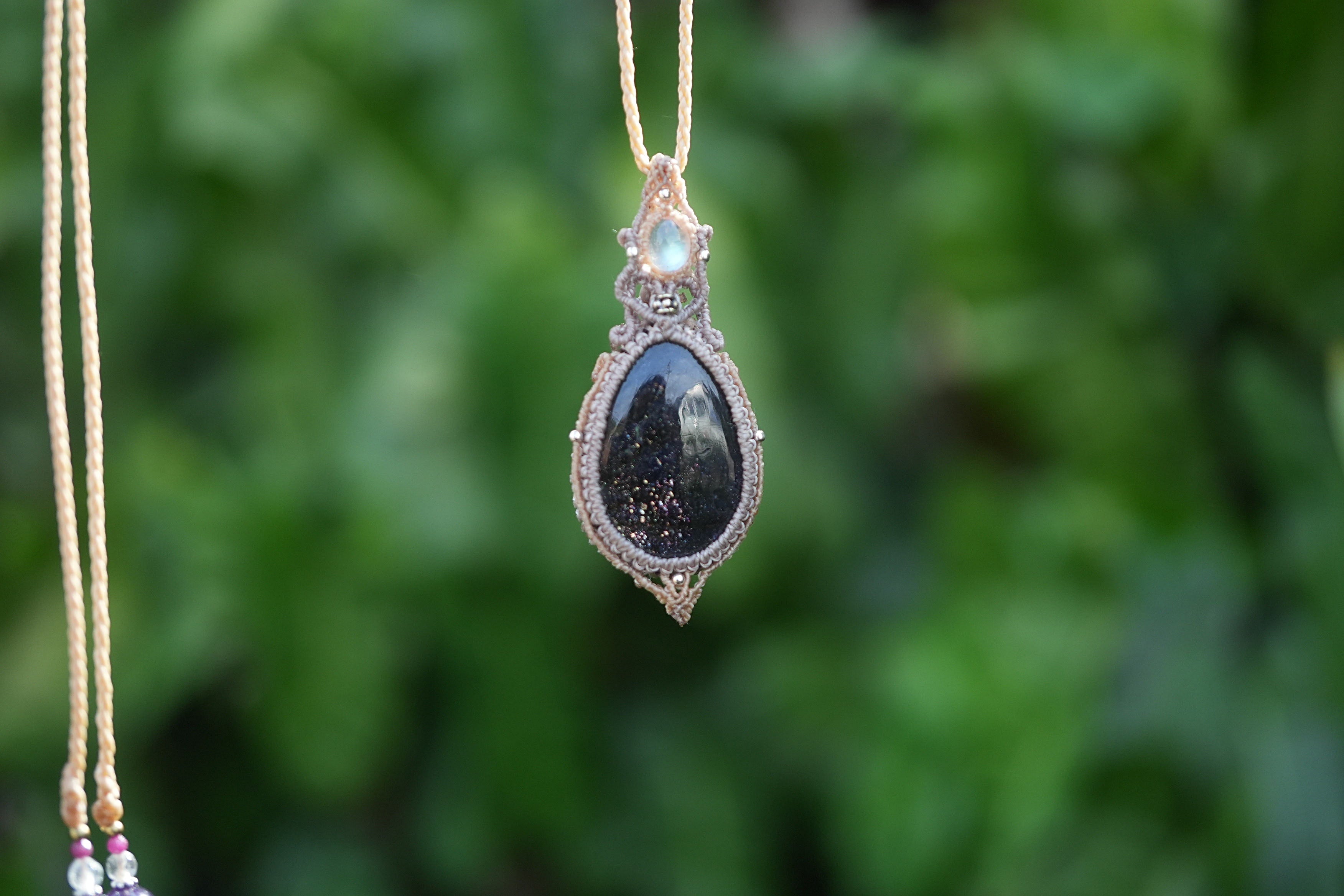 月と宇宙☆moonstone iolite sunstone マクラメネックレス1939 | Funky
