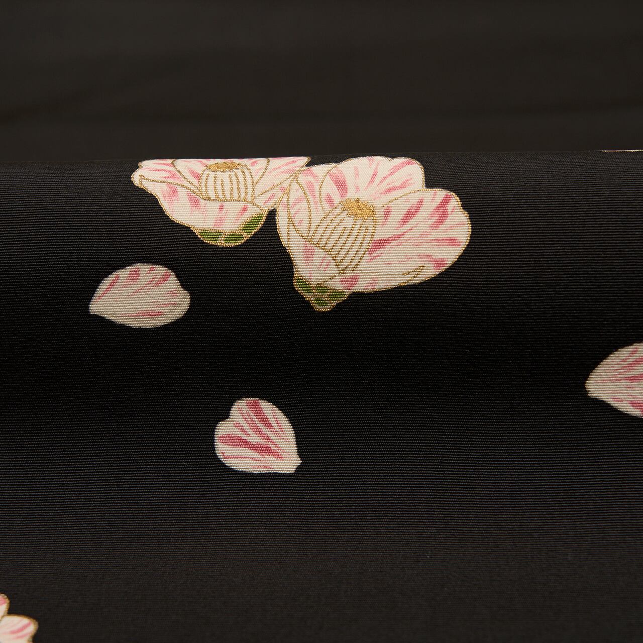 銀座きしや扱 斑入りの椿のお花の模様 手描友禅名古屋帯【中古