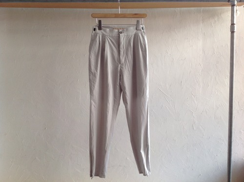 AUGUSTE-PRESENTATION"シルク/綿アジャスターテーパードパンツWHITE GRAY"