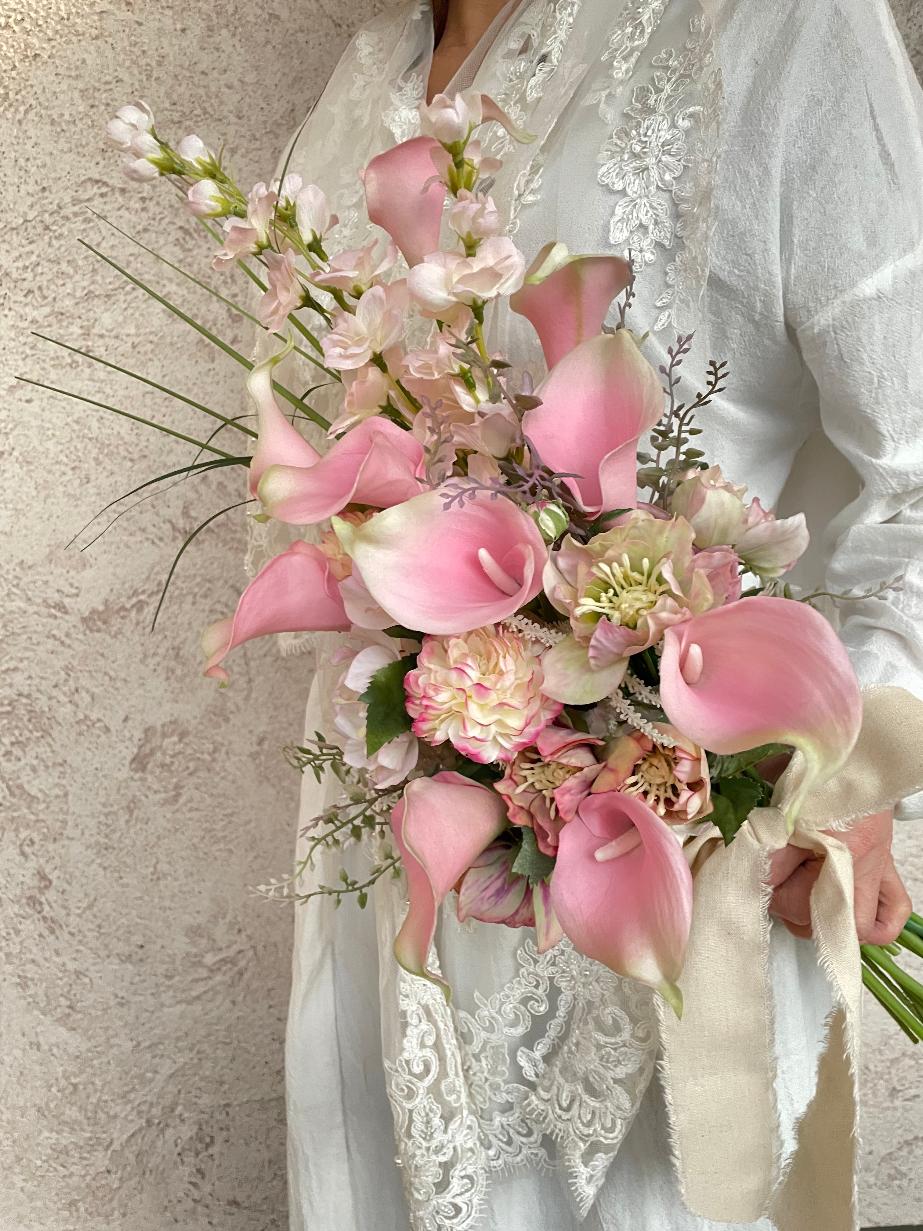 桜とスイトピーのクラッチブーケ【受注品】 | アーティ 桜とスイトピーのクラッチブーケ【受注品】 | アーティ