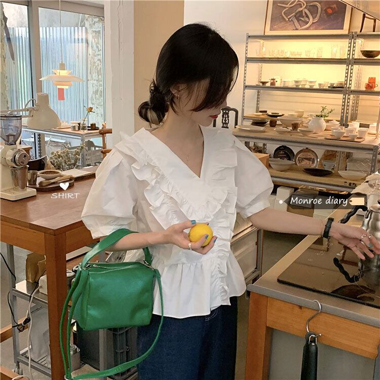 ホワイトVネックスリーブシャツ ショートサマートップス 大人ガーリー スウィート キュート カジュアル 夏物 モンロー93962531490