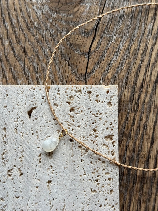 【おとぎ話の主人公のネックレス】ムーンストーン×月桃