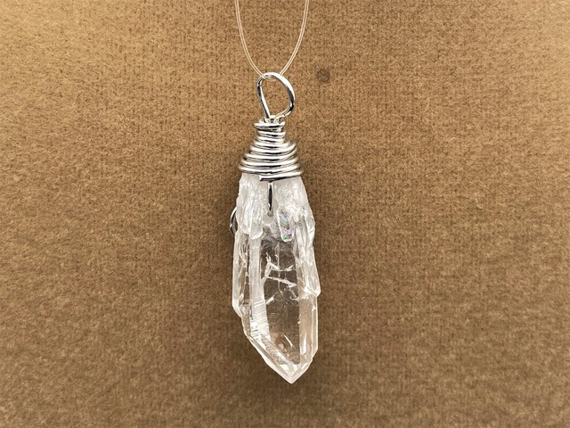 ワイヤーペンダントトップ（ブラジル水晶）