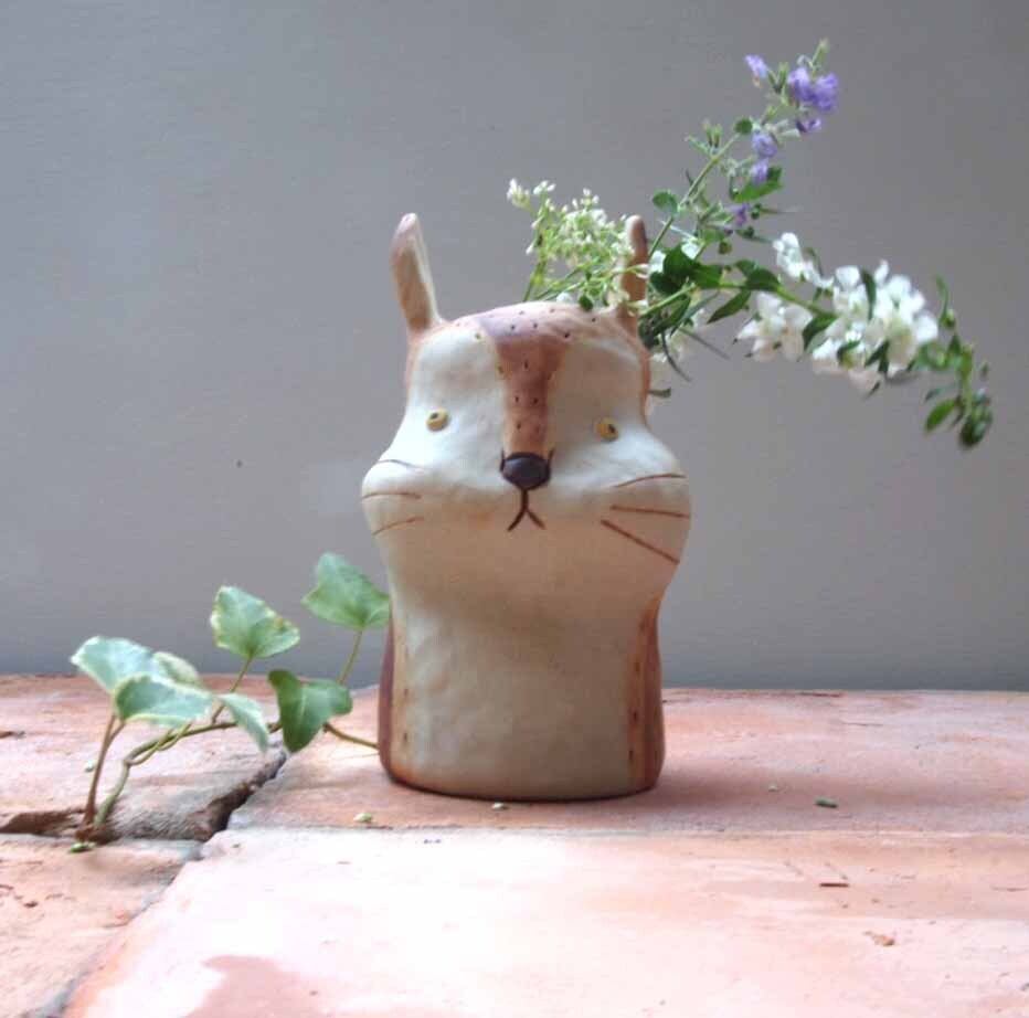 3 草舟・金子佐知恵(陶) リス花入