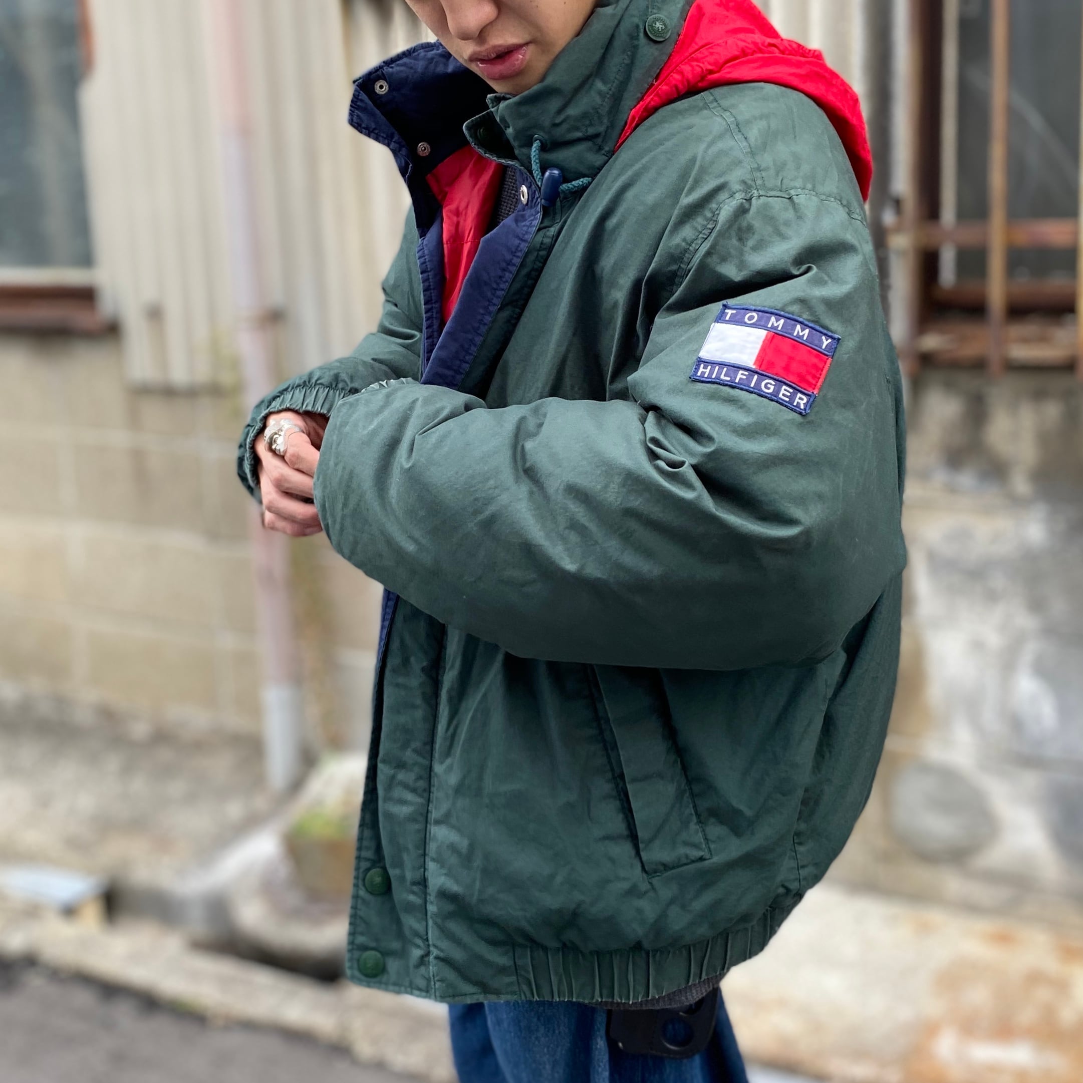 90年代 TOMMY HILFIGER トミーヒルフィガー ビッグロゴ セーリングダウンジャケット フード収納式 グリーン 緑色 メンズL 90s  ヴィンテージ 古着【ブルゾン・ジャケット】 | cave 古着屋【公式】古着通販サイト