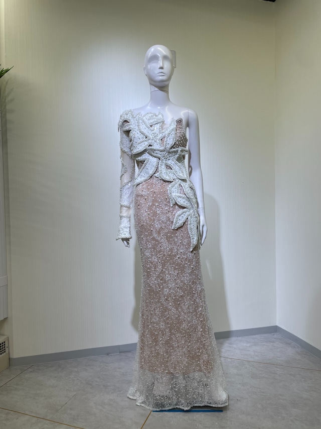 【新品DRESS 2024】総スパンコールレース アシンメトリーフラワーモチーフ パールビジュー シアー切替 ワンショル マーメイド ロングドレス ホワイト 主役級 インポートドレス 海外ドレス【インポート】