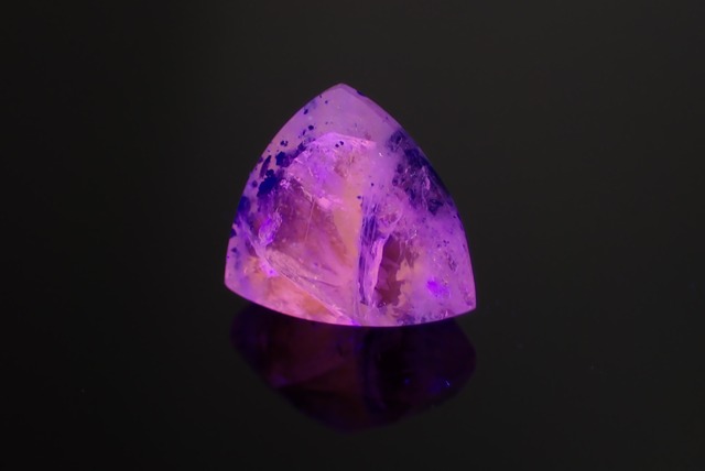 ラズライトインソーダライト(簡易ソーティング付)　1.824ct　[C10‐225]