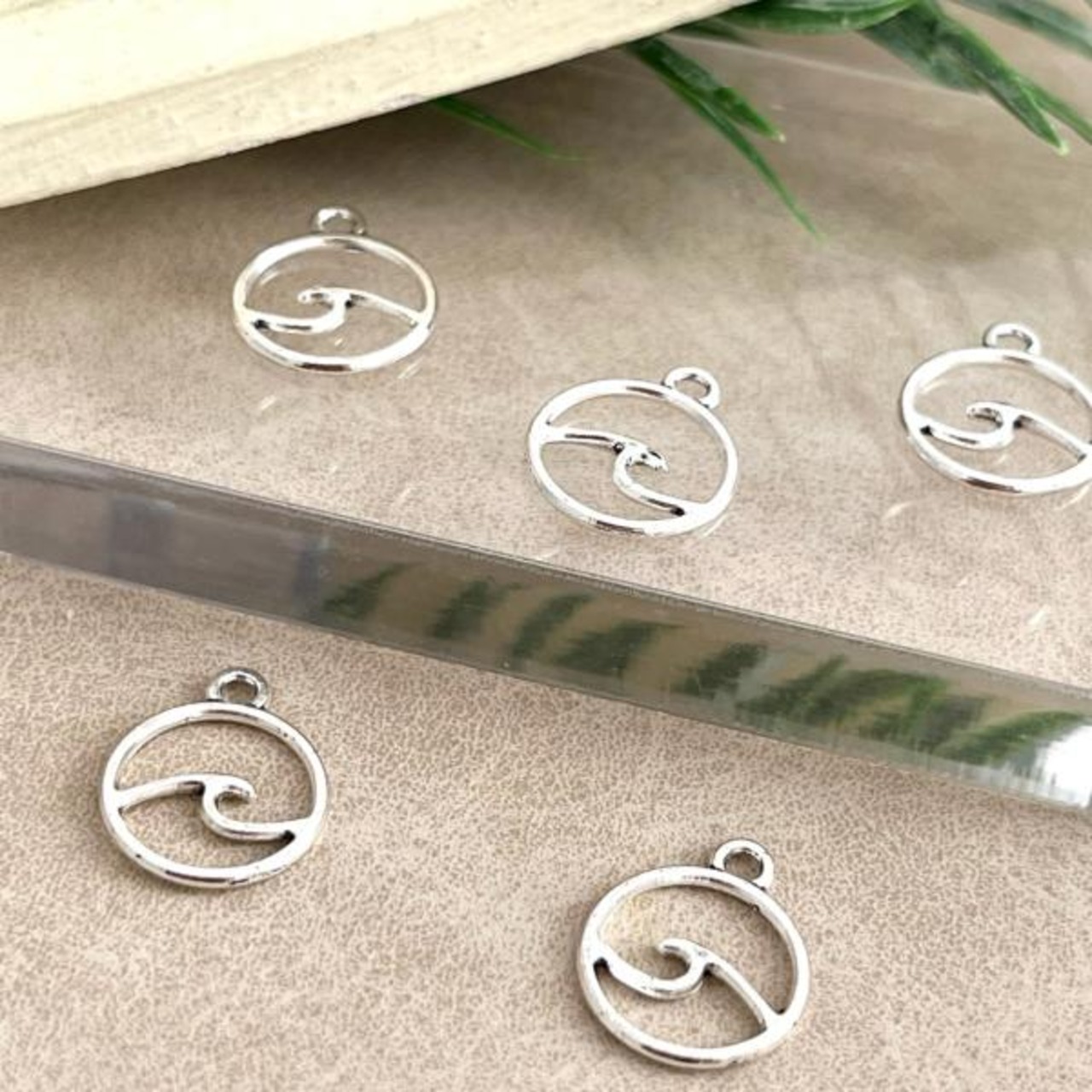 【4個】ミニウェーブチャーム