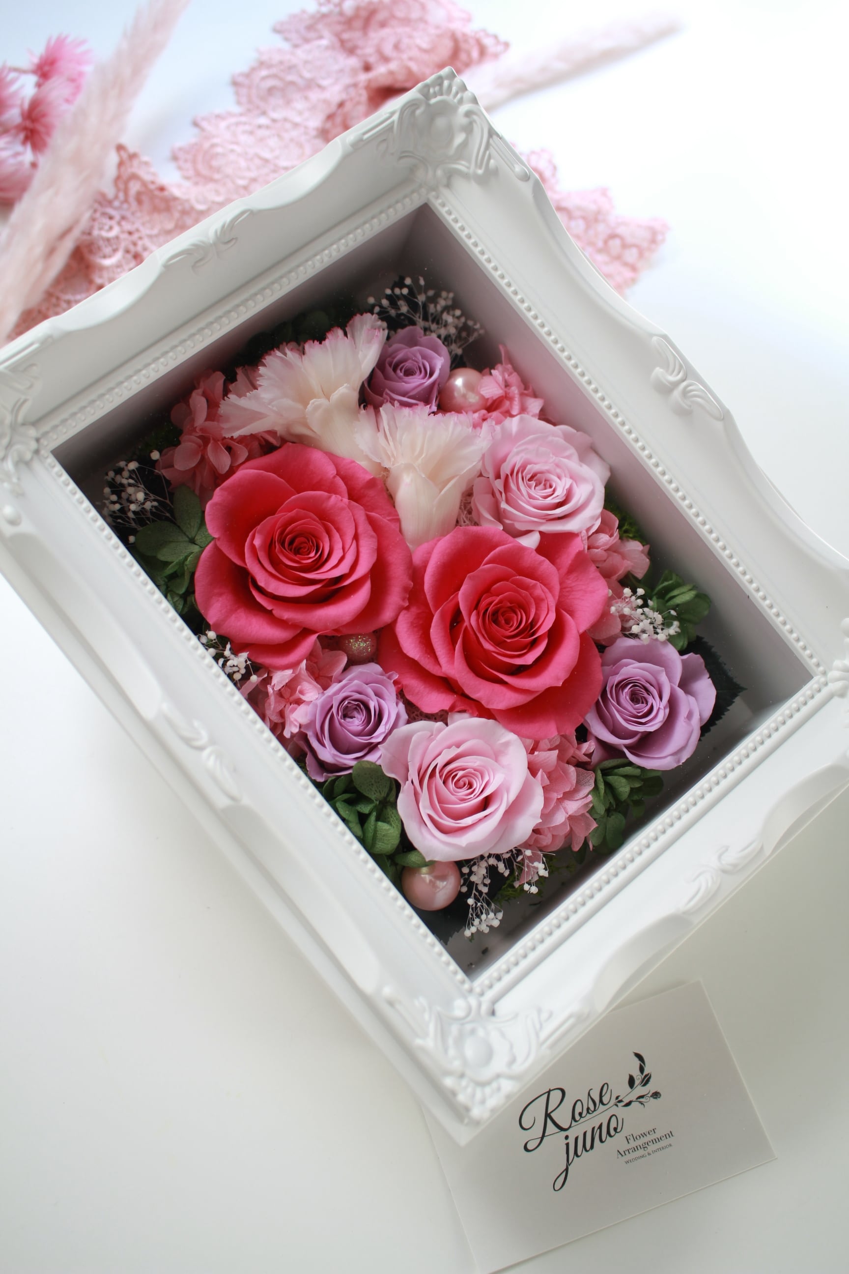 プリザーブドフラワーのフレームアレンジメント　魅惑の薔薇花庭の一隅で プリザーブドフラワーのフレームアレンジメント 魅惑の薔薇花庭の一隅