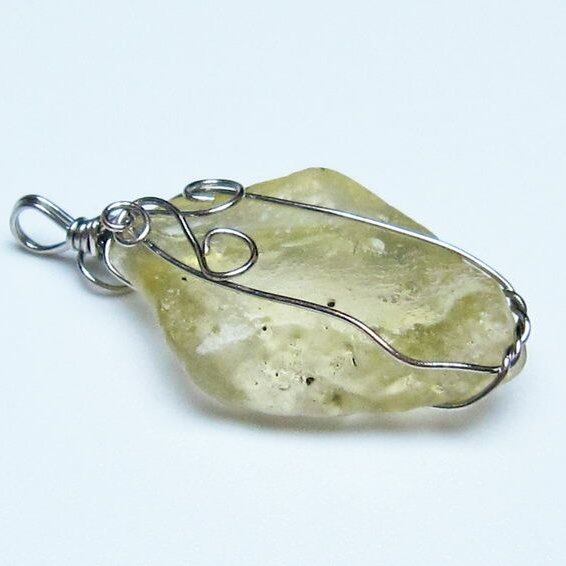 リビアングラス ペンダント 一点物 メール便可 112-13724