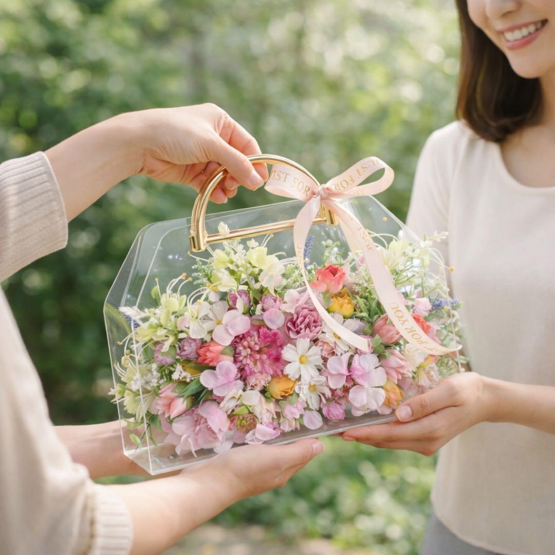 花を持ち歩くように贈る｜春の小花が咲く 光触媒フラワーバッグ