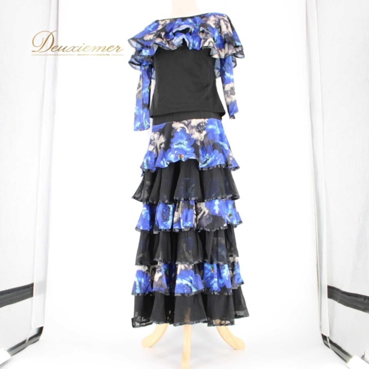 社交ダンス 衣装 スタンダード 上下セット ツーピース レッスンウェア パーティ衣装 青 黒 Leirena レイリーナ ブラック系 ブルー系 花柄 フリル 薄手 伸縮性 高品質 スカート ティアード 重量感 ウエストゴム フラワープリント スタイリッシュ おしゃれ ダンスパフォーマンス 春夏 初心者 上級者 メンズ レディース セットアップ コーディネート 体型カバー