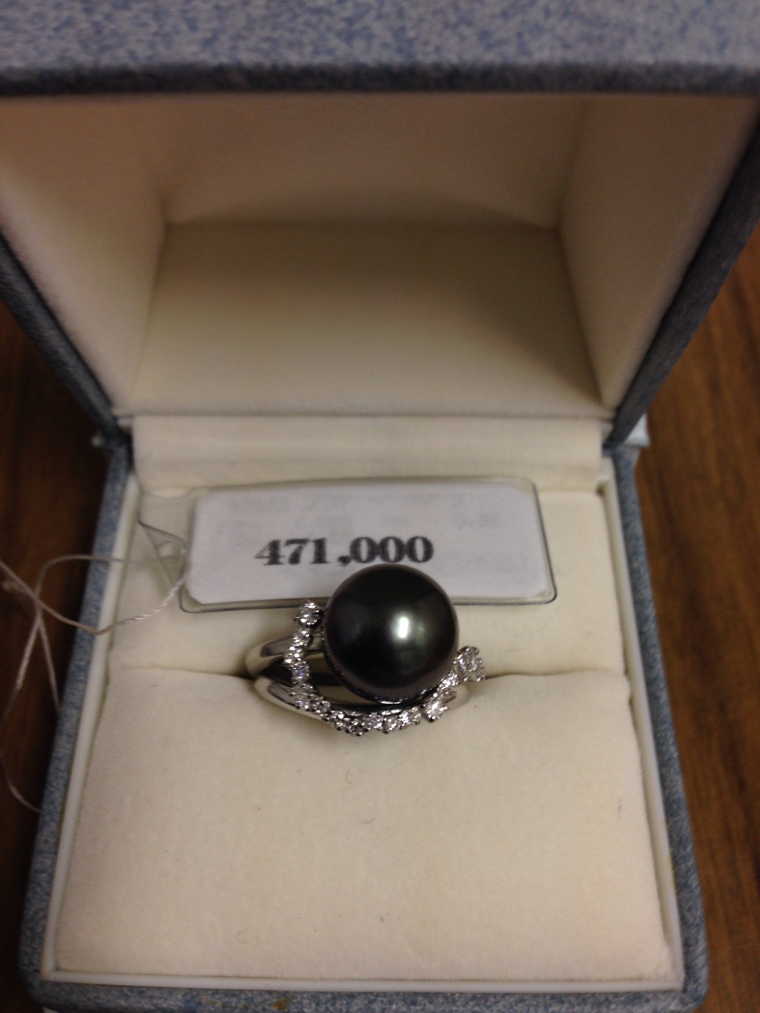 プラチナ900ダイヤ付きタヒチ産黒真珠指輪