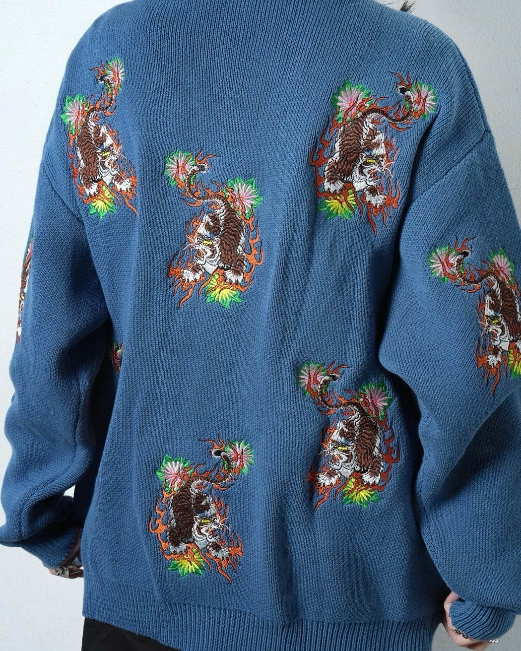 総柄 TIGER knit cardigan/Blue | チュウカタベタイ